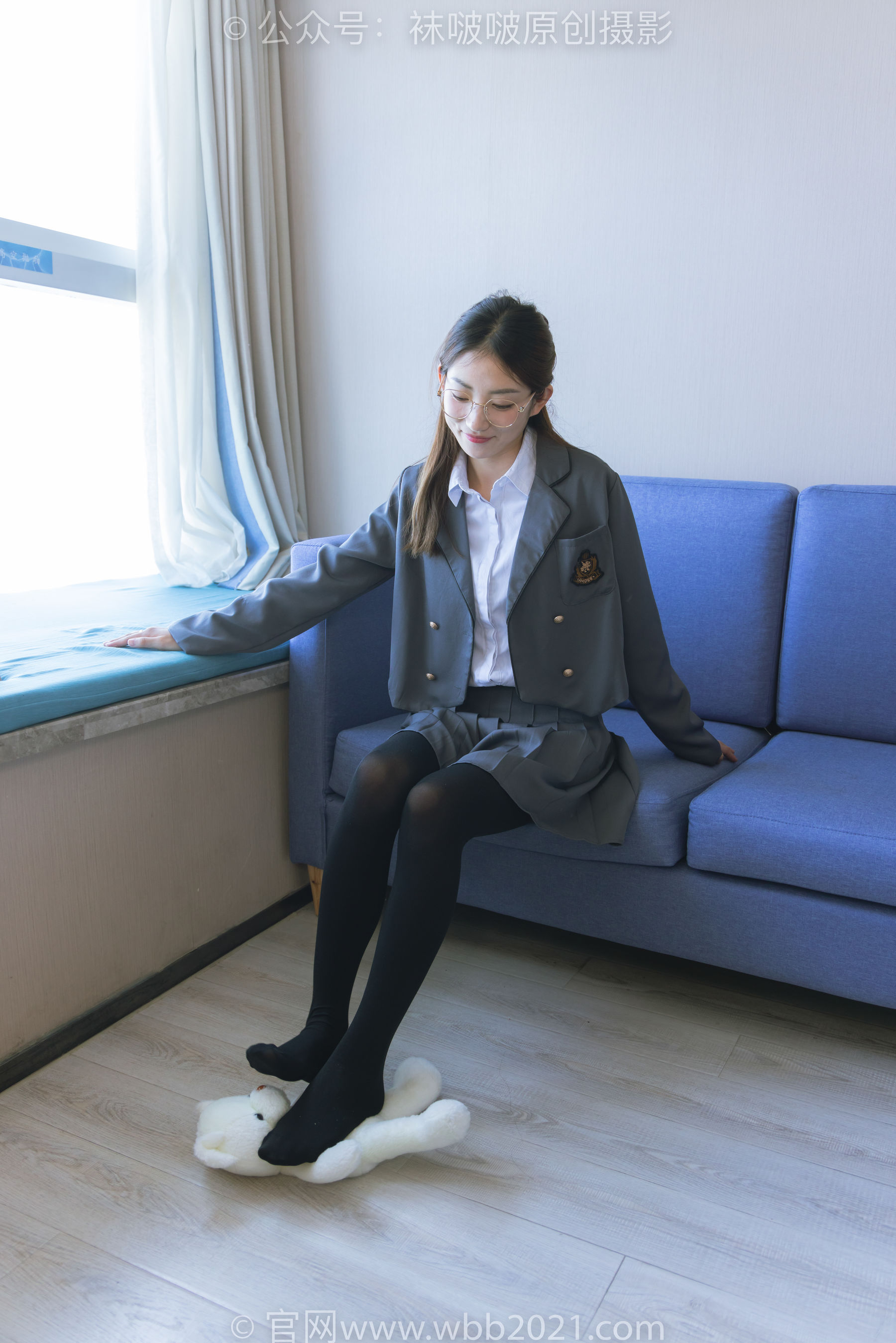 BoBoSocks袜啵啵 No.315 小沫 -平底鞋、厚黑丝、模特穿鞋及丝袜踩玩偶小熊剧情_第5张