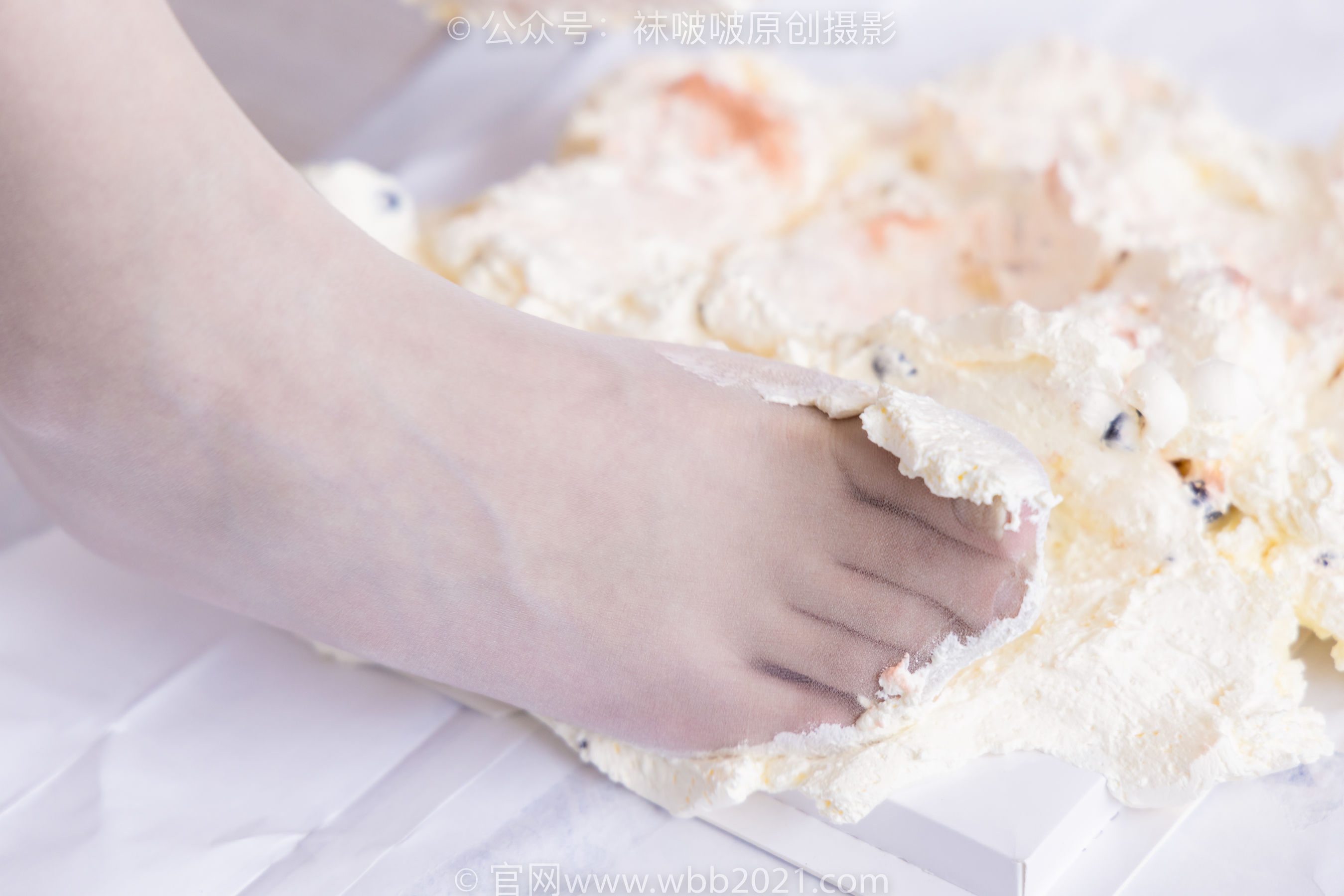 BoBoSocks袜啵啵 No.367 小甜豆 -高跟鞋、油亮白丝、丝袜踩奶油蛋糕_第4张