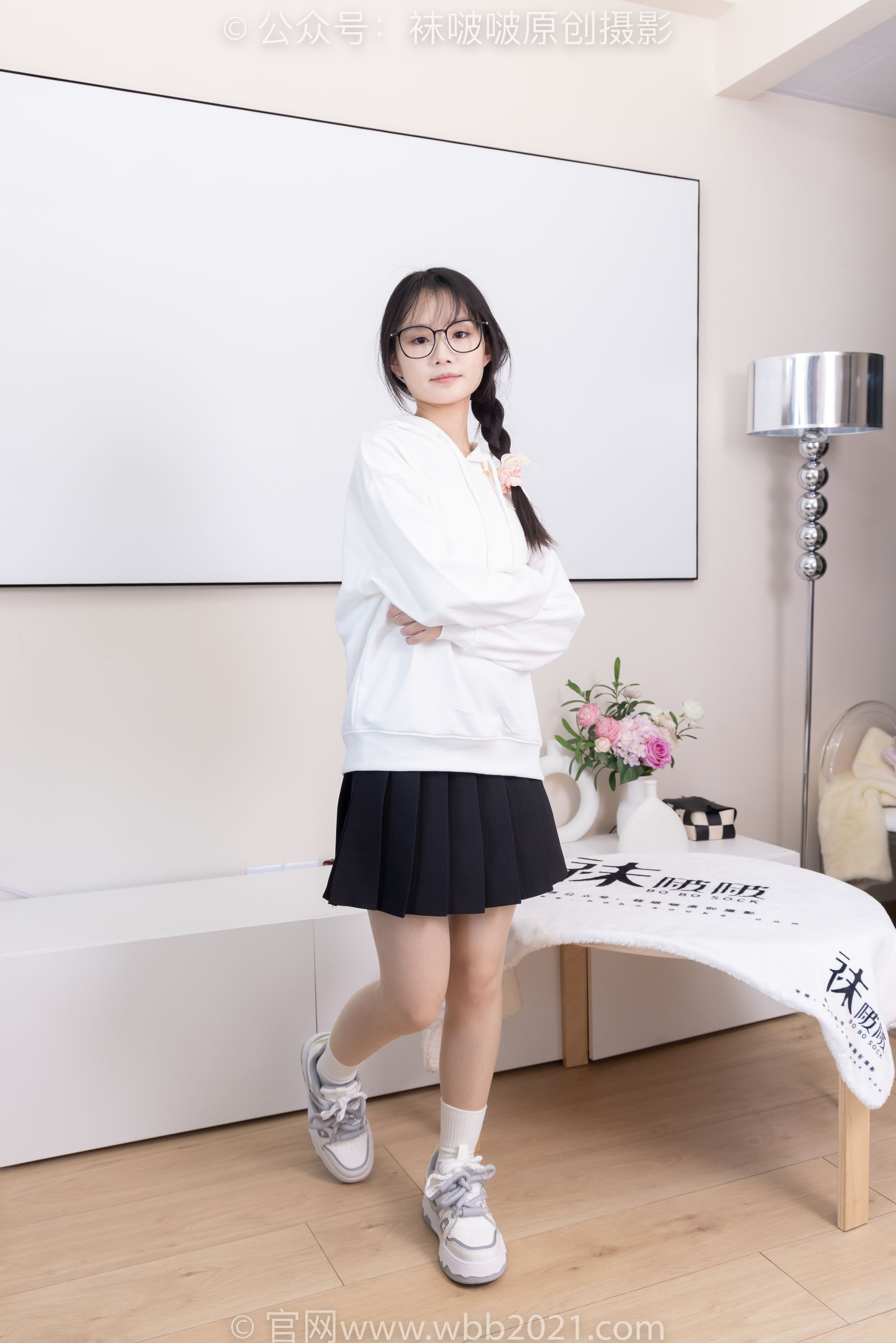 BoBoSocks袜啵啵 No.368 甜甜圈 -运动鞋、白棉袜、油亮肉丝_第2张