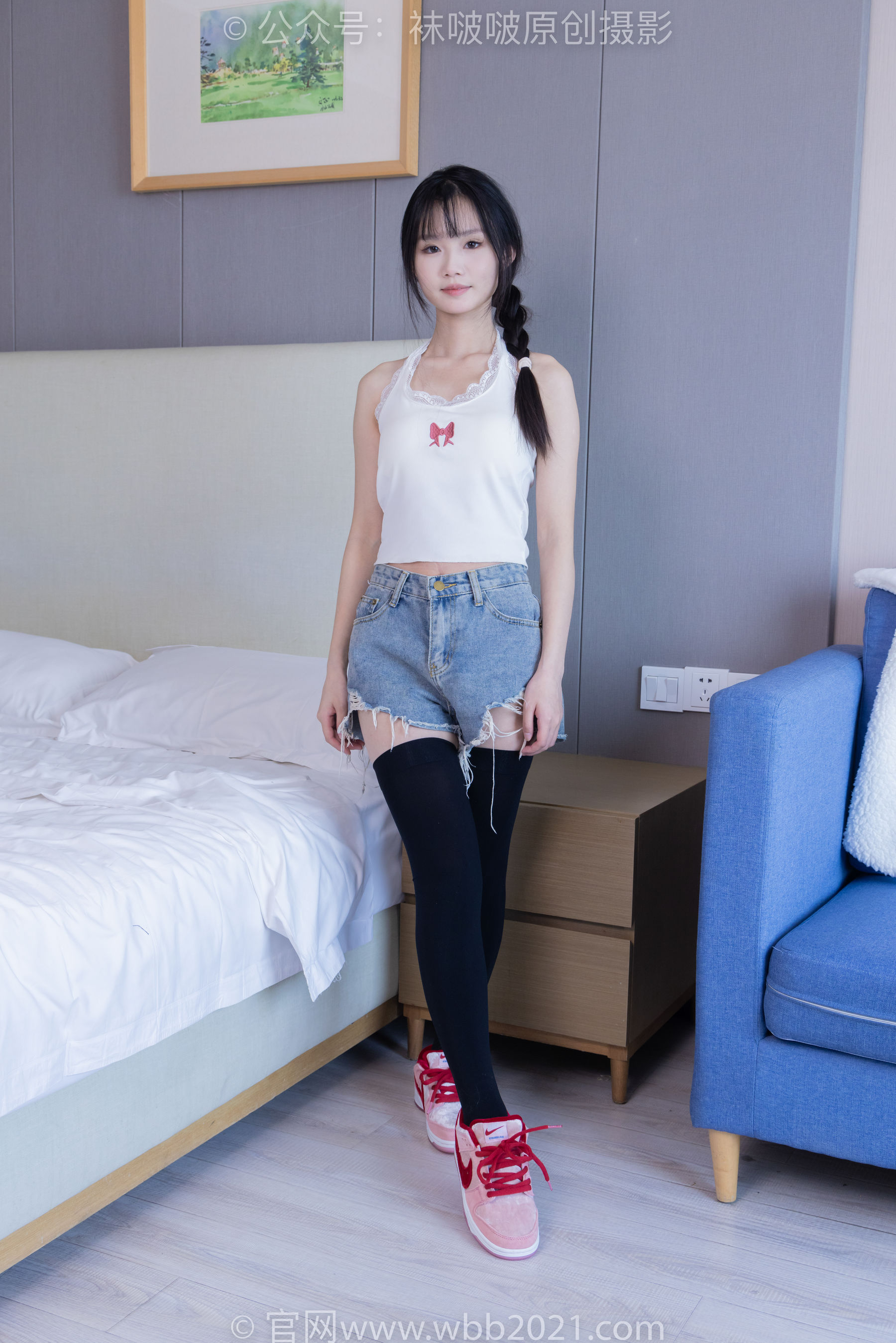 BoBoSocks袜啵啵 No.390 甜甜圈 -板鞋、厚黑丝大腿袜、厚白丝大腿袜_第1张