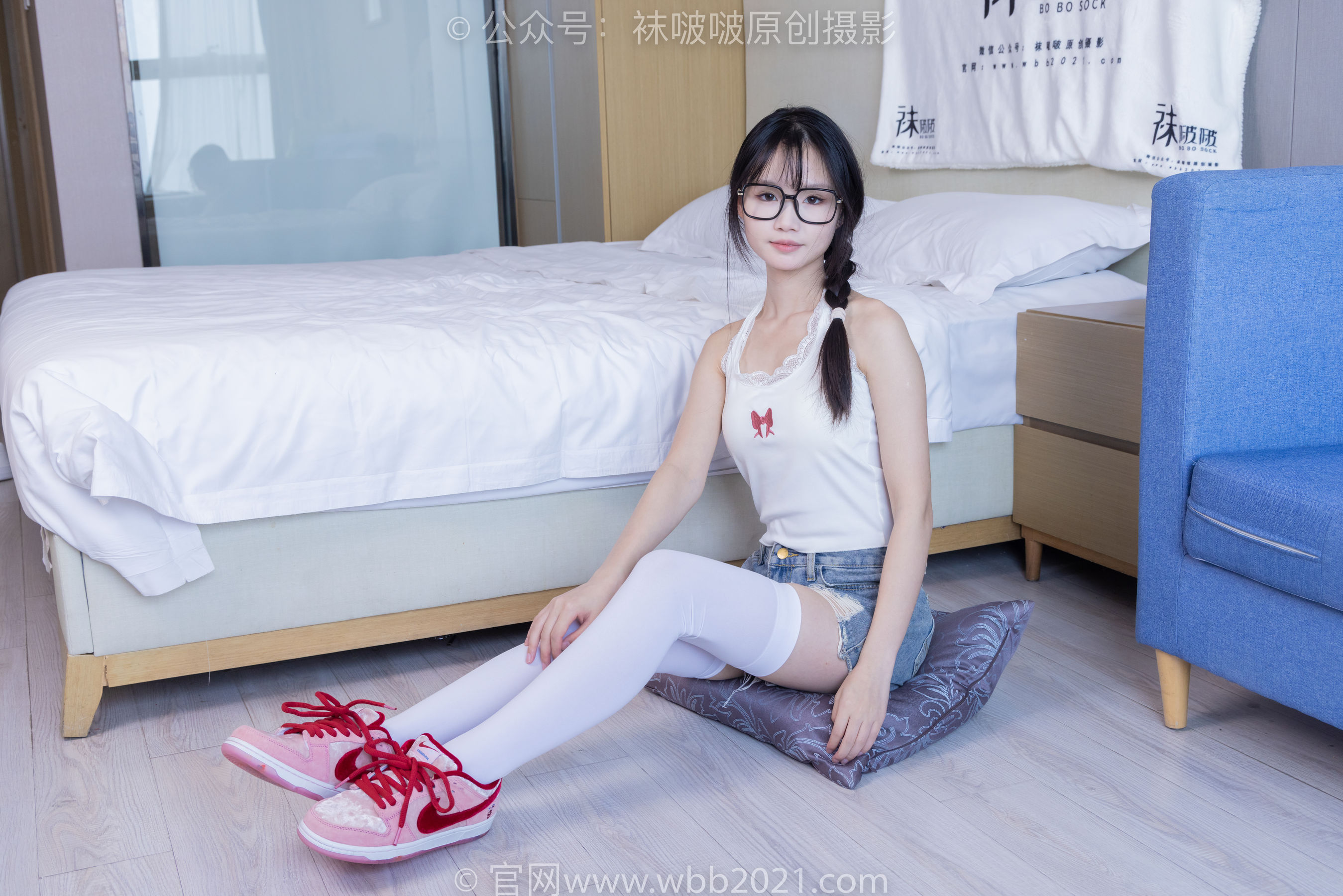 BoBoSocks袜啵啵 No.390 甜甜圈 -板鞋、厚黑丝大腿袜、厚白丝大腿袜_第4张