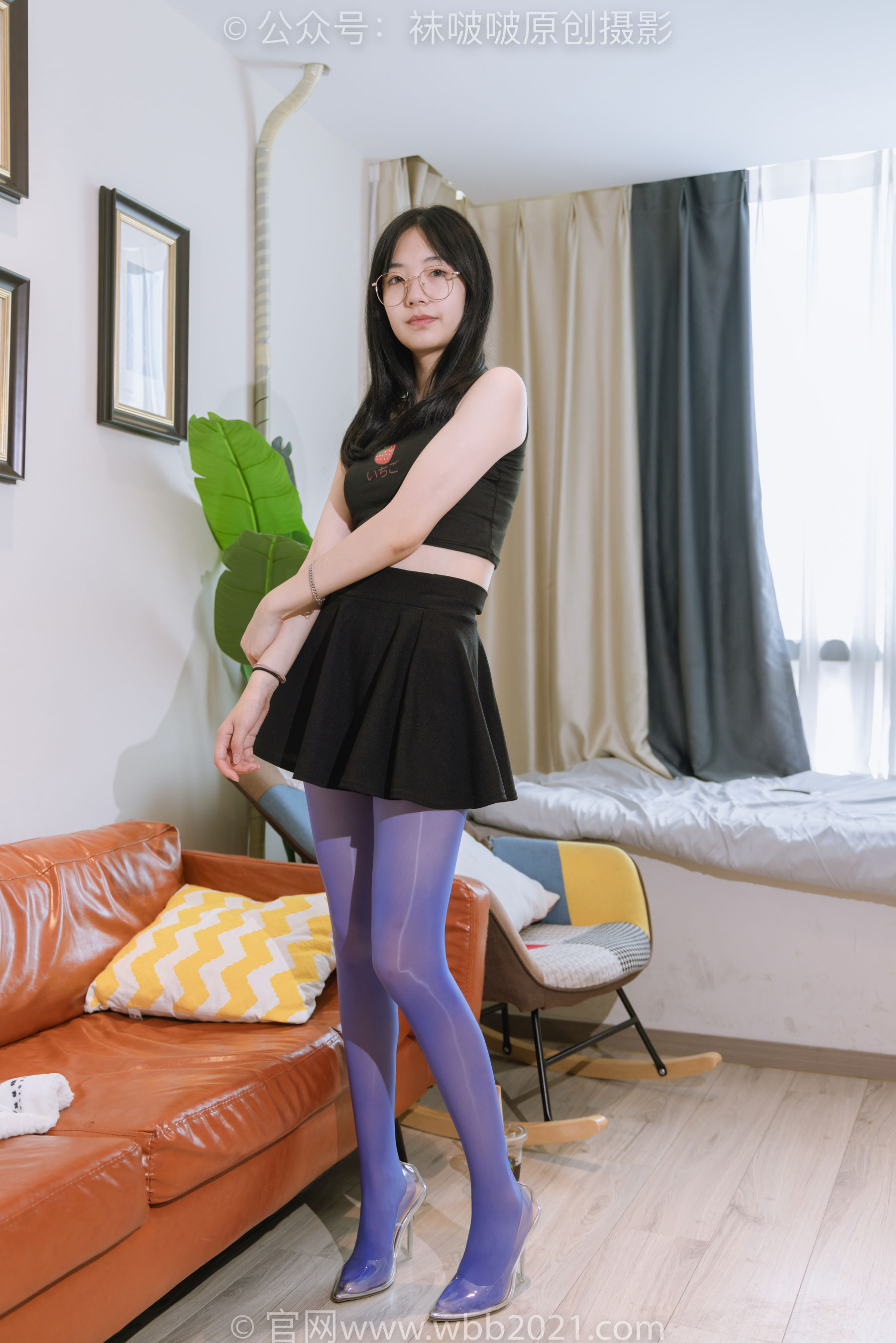 BoBoSocks袜啵啵 No.396 小甜豆 -两双高跟鞋、油亮黑丝、油亮蓝丝_第2张