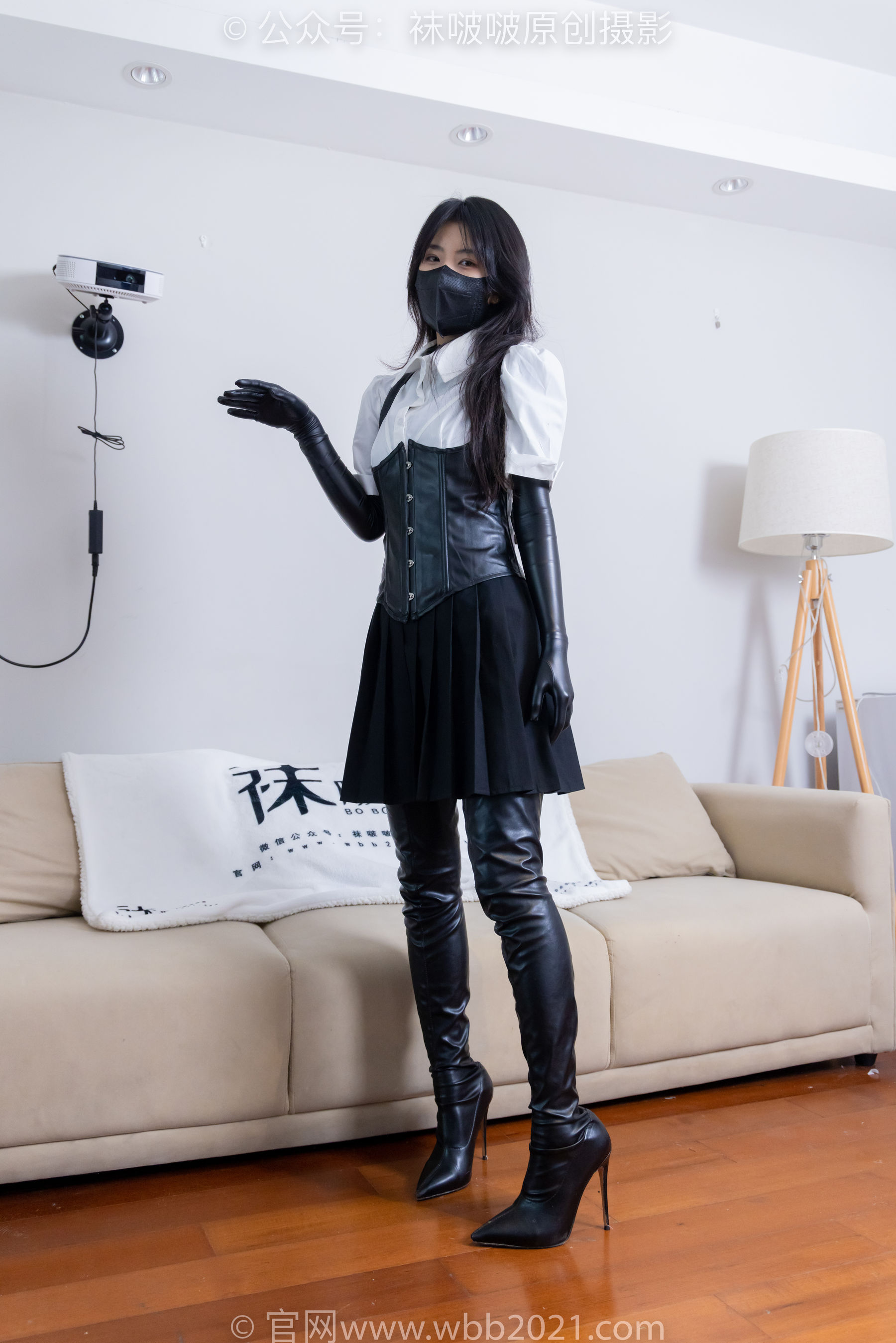 BoBoSocks袜啵啵 No.475 奶油 - 高跟长靴、厚黑丝五指袜、踩脚裤裤里丝、靴子部分戴口罩_第1张