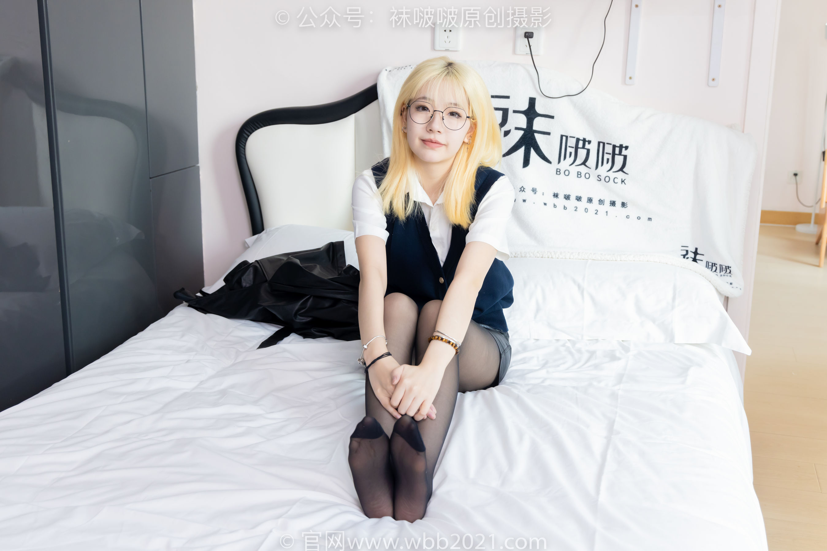 BoBoSocks袜啵啵 No.507 小甜豆 高跟长靴、薄黑丝、皮衣外套、ol风_第1张