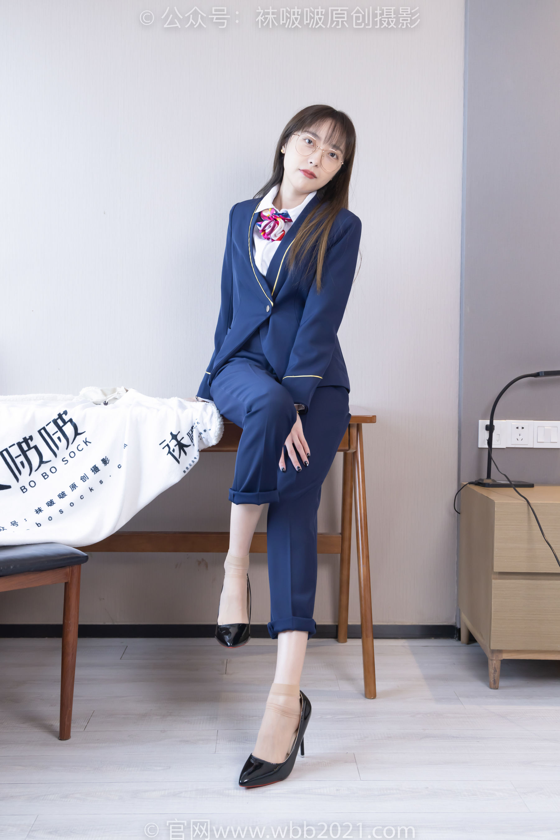 BoBoSocks袜啵啵 No.509 稚予 - 高跟鞋、短肉丝、黑色美甲、银行制服、半脱袜子_第1张