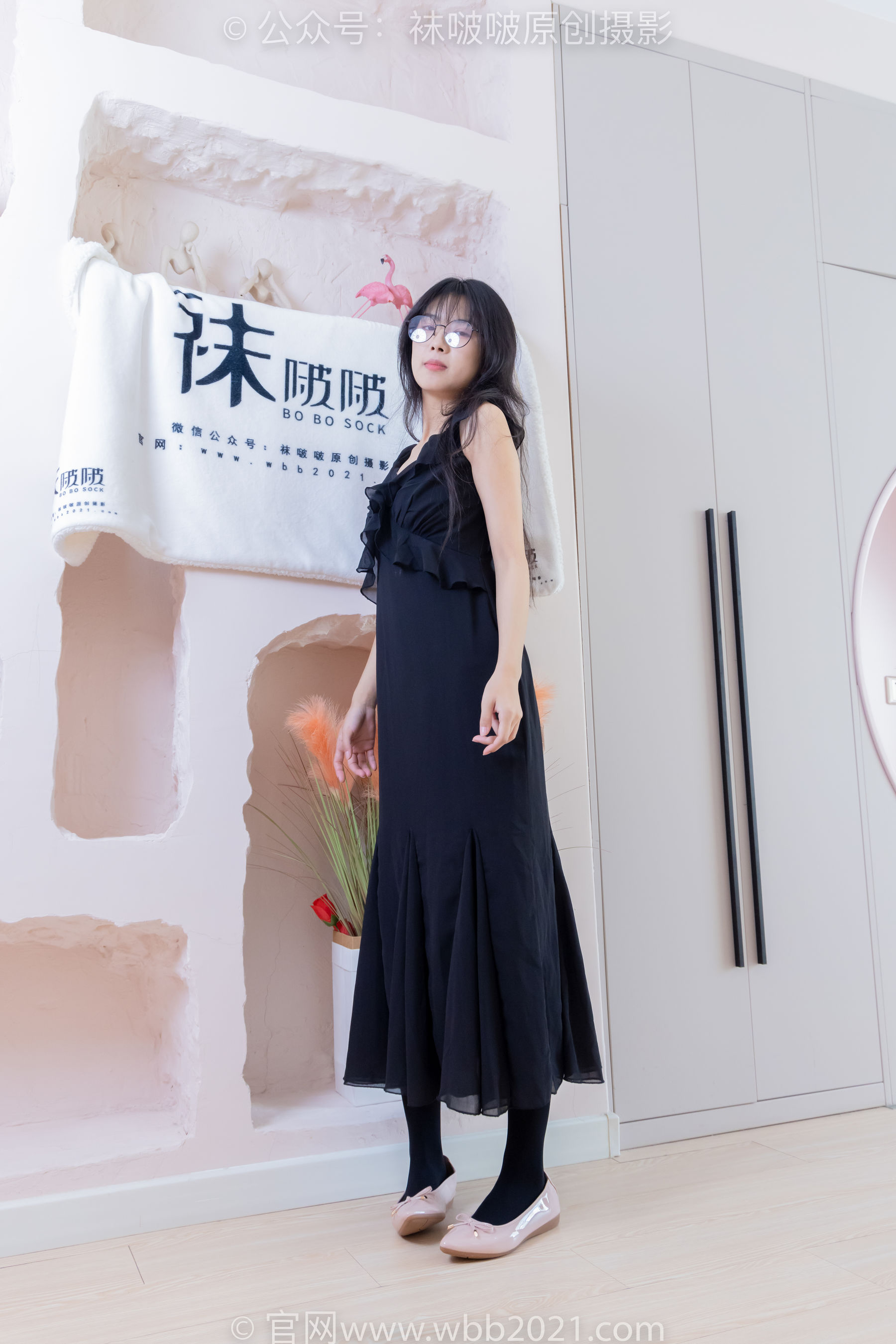 BoBoSocks袜啵啵 No.511 奶油 - 平底鞋、厚黑丝、做瑜伽动作时老头乐挠脚剧情_第1张