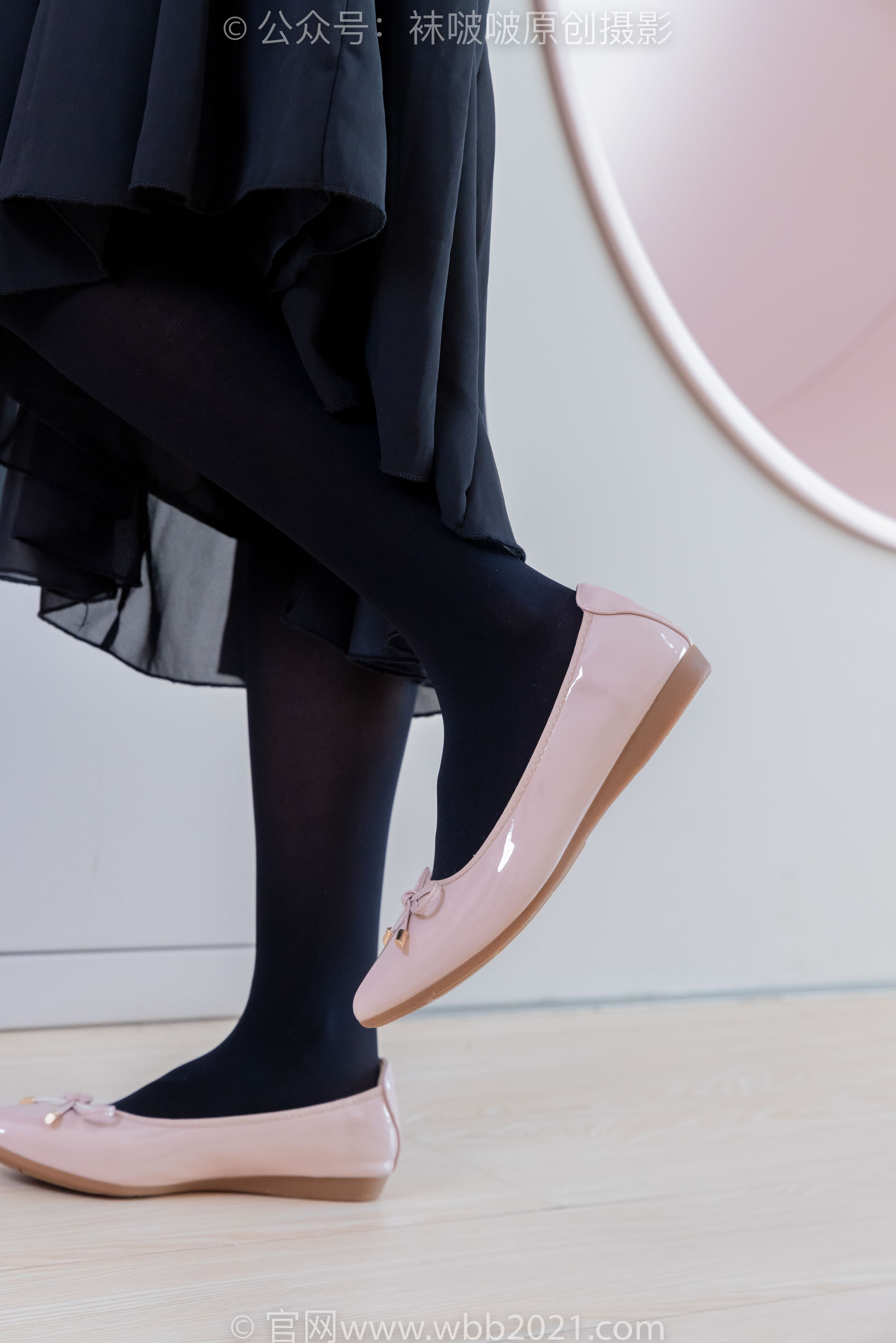 BoBoSocks袜啵啵 No.511 奶油 - 平底鞋、厚黑丝、做瑜伽动作时老头乐挠脚剧情_第2张