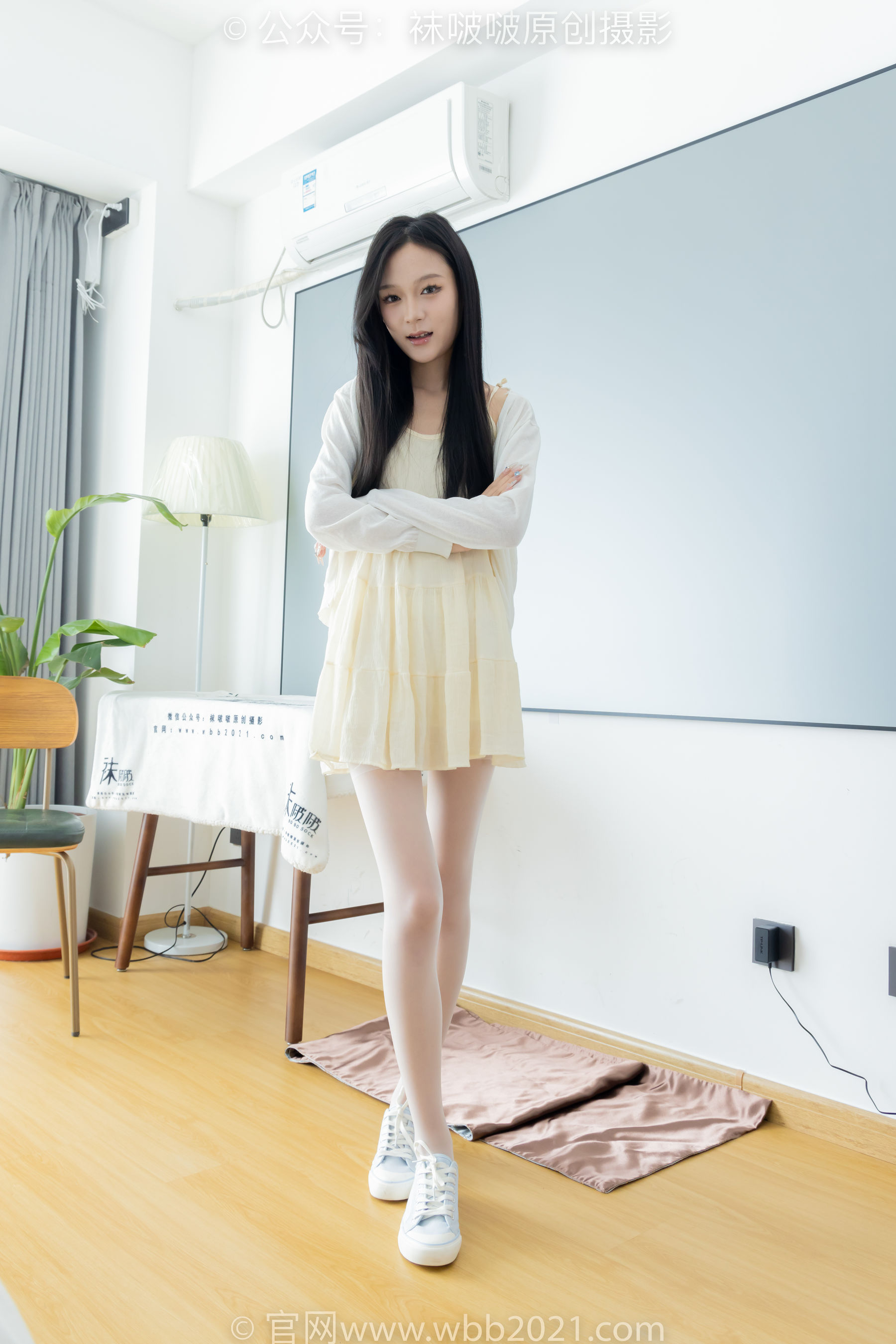 BoBoSocks袜啵啵 No.517 焦糖 - 帆布鞋、薄白丝_第1张