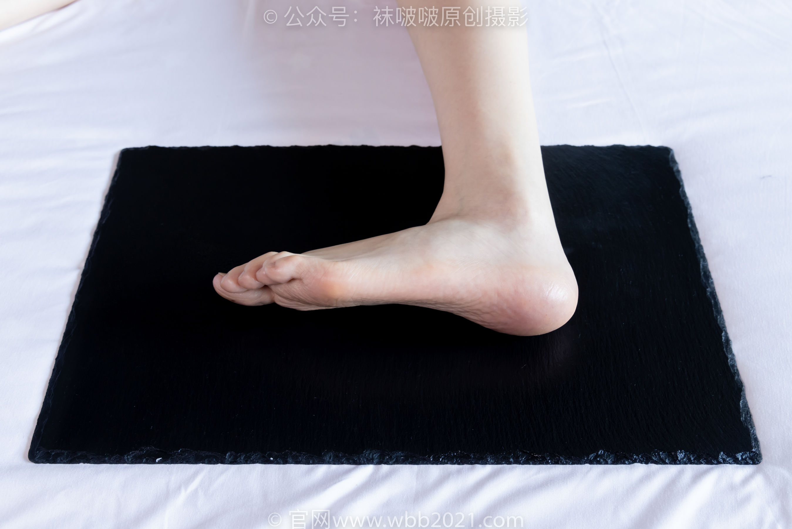 BoBoSocks袜啵啵 No.525 小甜豆 - 高跟鞋、短白丝、裸足、裸足刀叉摆盘剧情_第4张