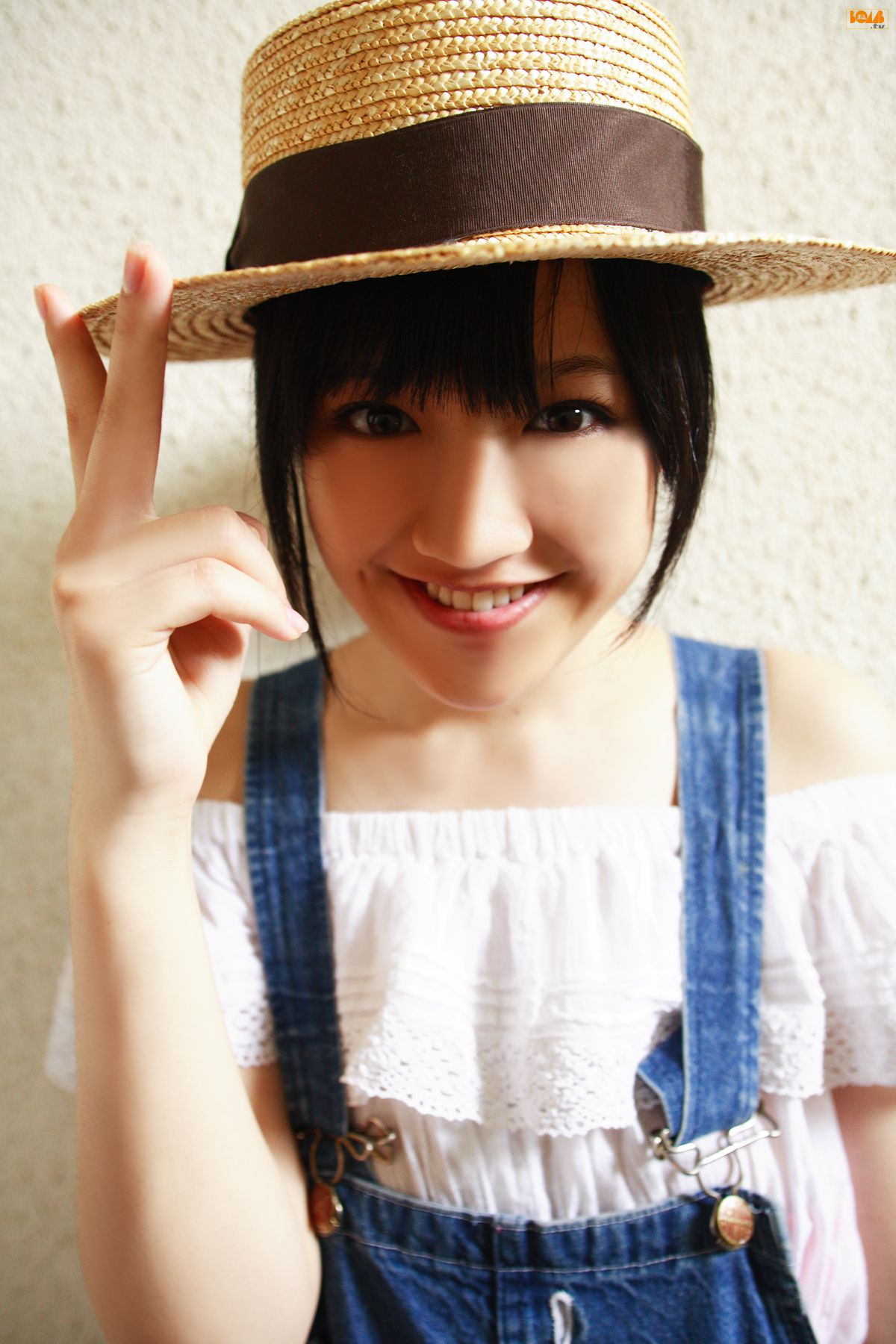 三浦葵/三浦萌《The Miura Sisters》  [Bomb.TV] 2009年11月刊_第2张