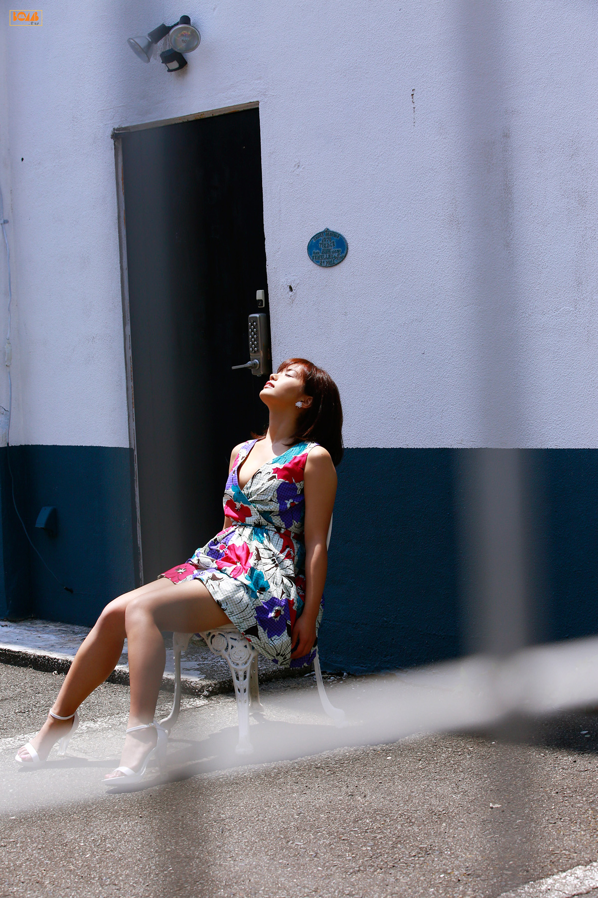 安枝瞳《きれいで刺激的なお姉さん》 [Bomb.TV] 2015年07月号_第1张