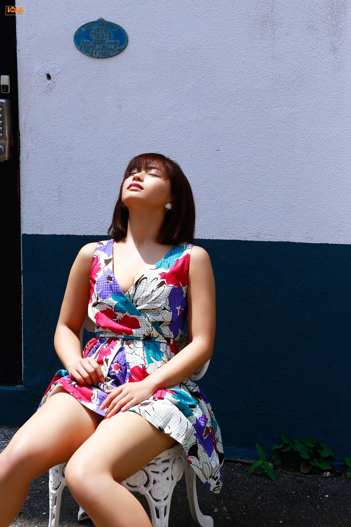 安枝瞳《きれいで刺激的なお姉さん》 [Bomb.TV] 2015年07月号_第2张