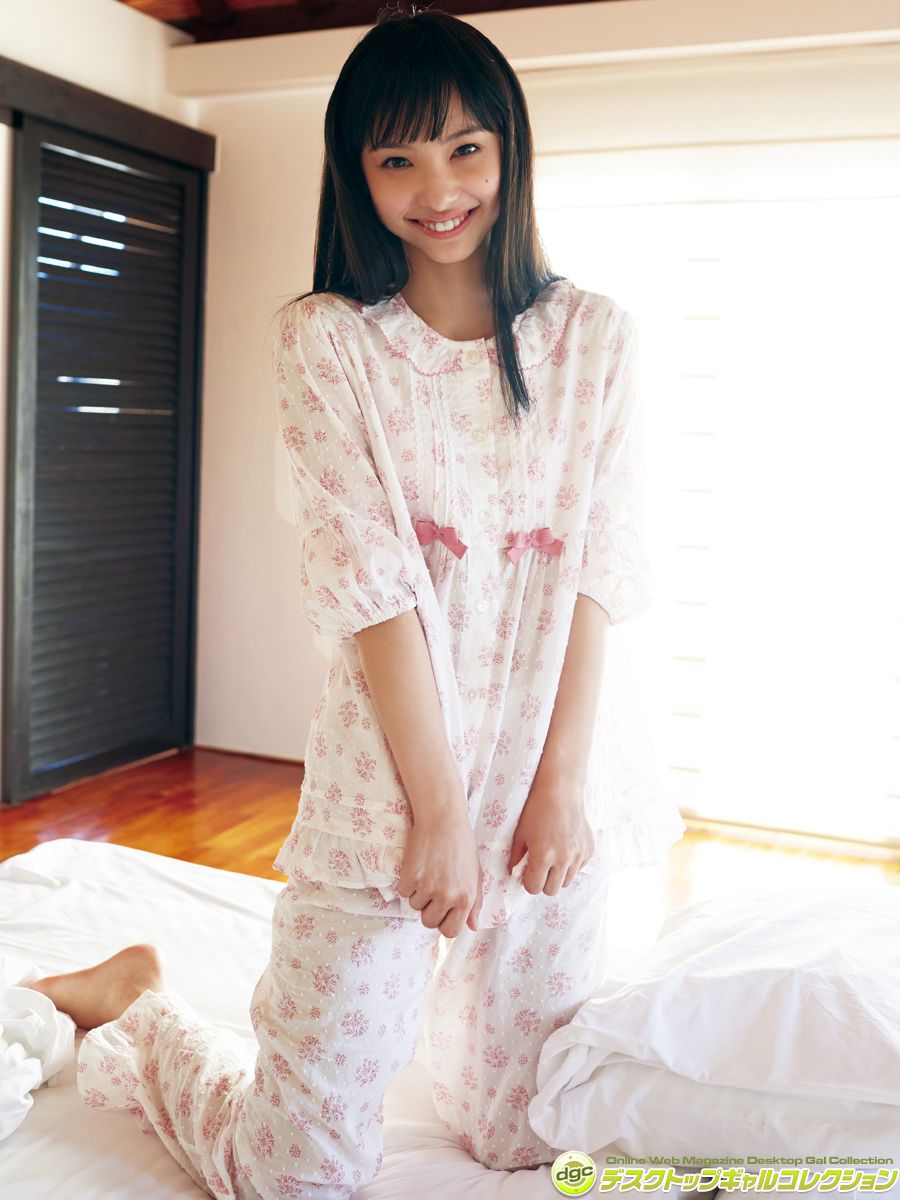 鹤卷星奈《爽やか笑顔とスレンダーボディで大人気！！》 [DGC]_第1张