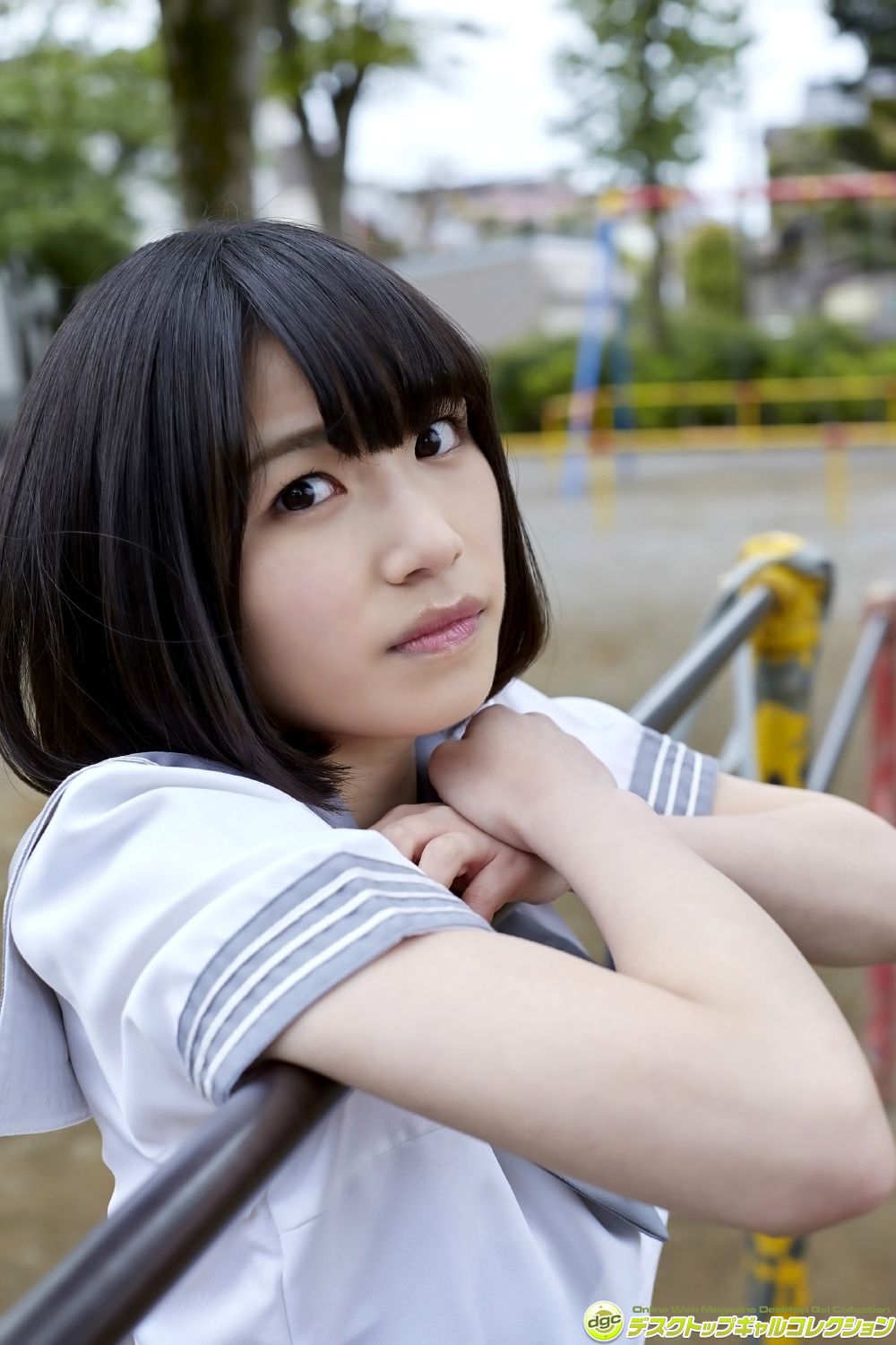 村上りいな《グミとアイドル大好きな美少女の制服物語！》 [DGC]_第2张