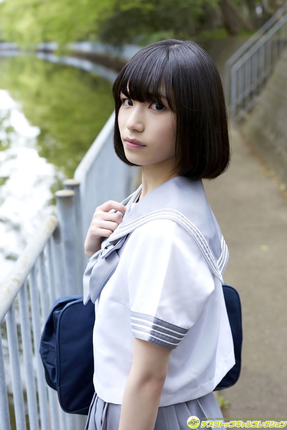 村上りいな《グミとアイドル大好きな美少女の制服物語！》 [DGC]_第4张