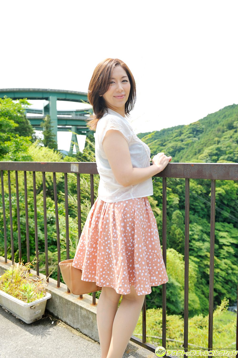 翔田千里《衰えを知らない美熟女の熟れた豊熟ボディ! 》 [DGC] NO.1195_第3张