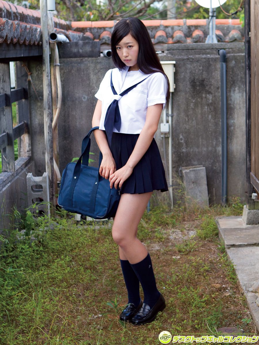 佐佐木心音《沖縄のビーチでまさかの豊満バスト披露!》 [DGC] NO.1289_第1张