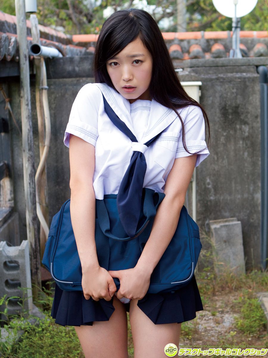 佐佐木心音《沖縄のビーチでまさかの豊満バスト披露!》 [DGC] NO.1289_第2张