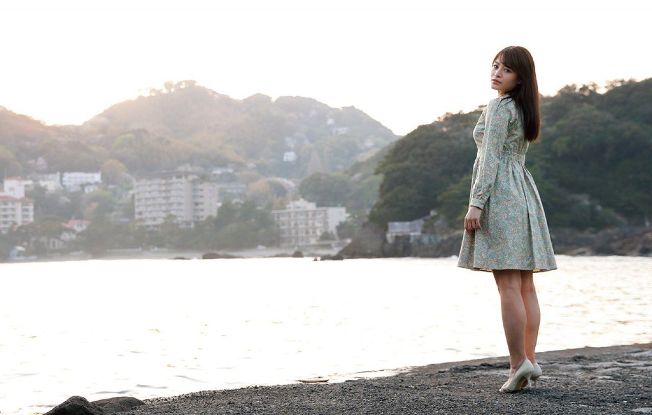 [FRIDAY] 2018.06.01 春菜めく?み 気付くとスマホに現れる『ヘ?アース?』美女か?脱いた?！_第2张