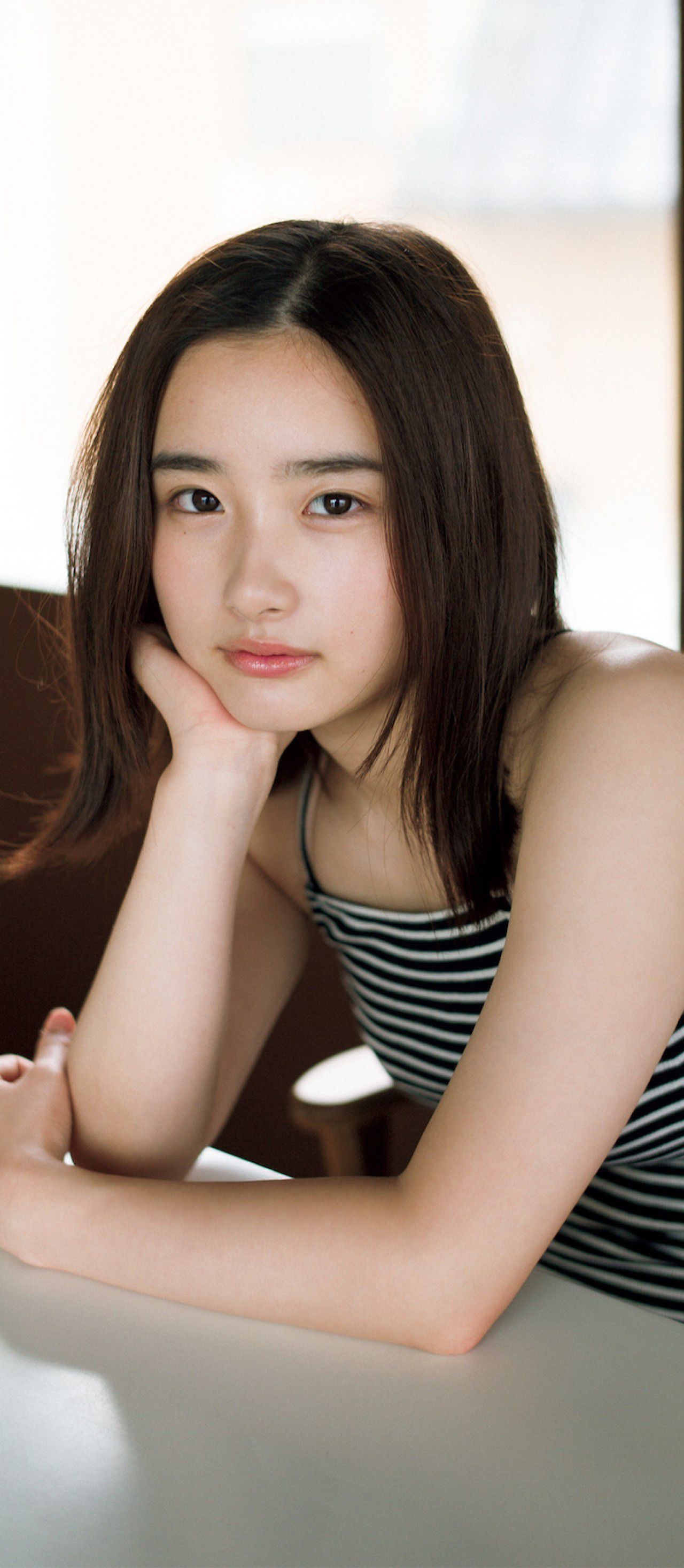 [FRIDAY] 2018.10.05 安倍乙 美少女ヒ?キニ「石原さとみに似てるよね」_第2张