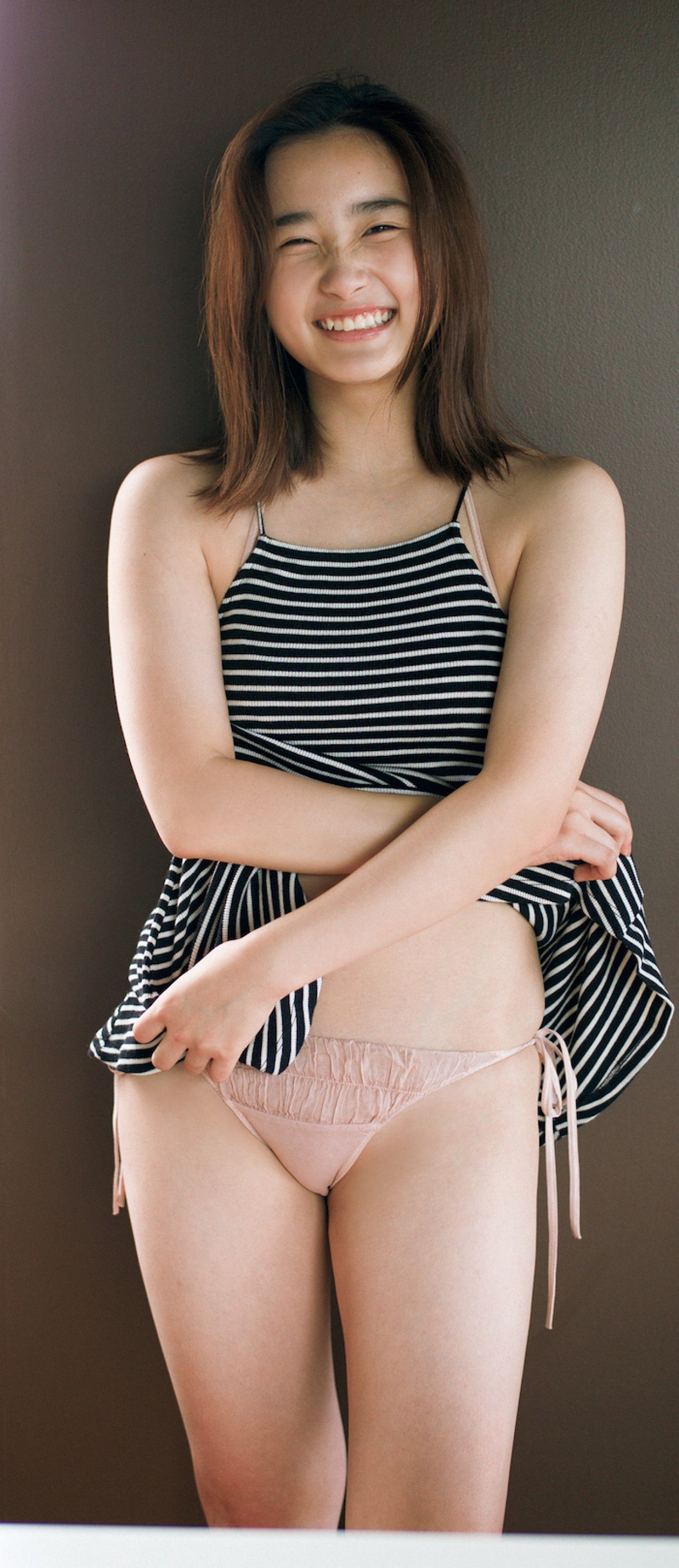 [FRIDAY] 2018.10.05 安倍乙 美少女ヒ?キニ「石原さとみに似てるよね」_第3张