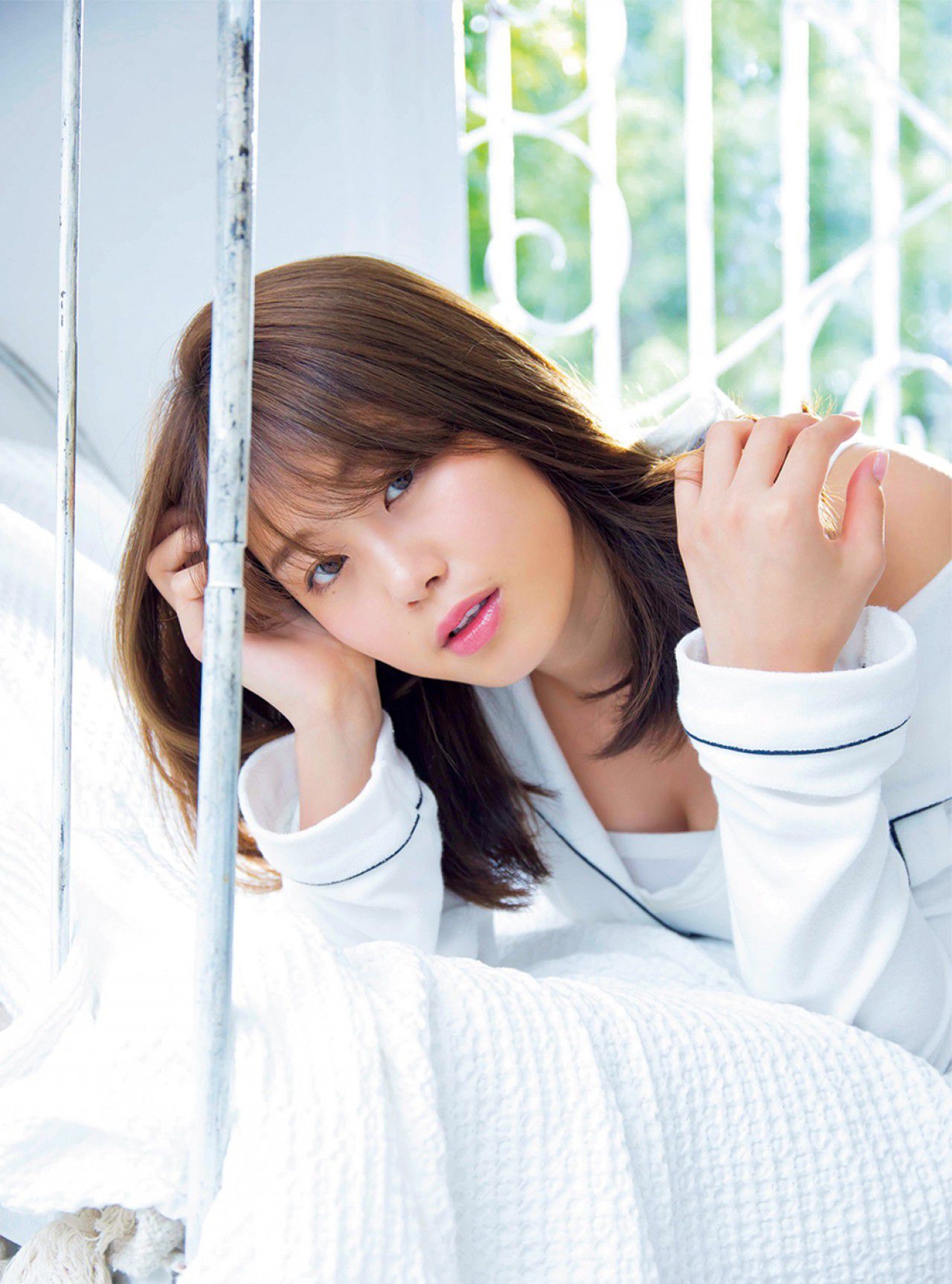 [FRIDAY] 2018.10.05 稲村亜美 ク?ラヒ?ア復活「神ホ?テ?ィ」_第1张