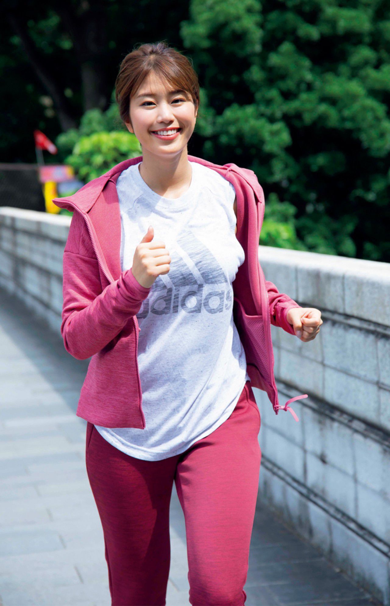 [FRIDAY] 2018.10.05 稲村亜美 ク?ラヒ?ア復活「神ホ?テ?ィ」_第5张