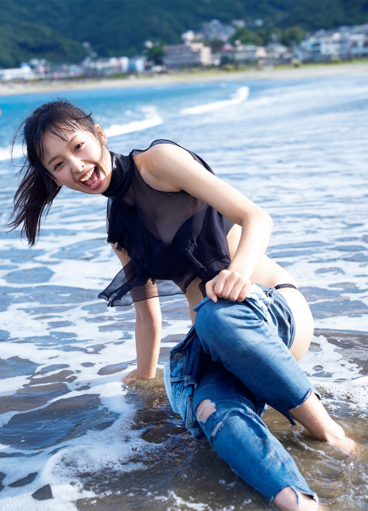 [FRIDAY] 2018.10.12 華村あすか ちょっひ?りオトナなヒ?キニて?シャワー(動画付き)_第3张