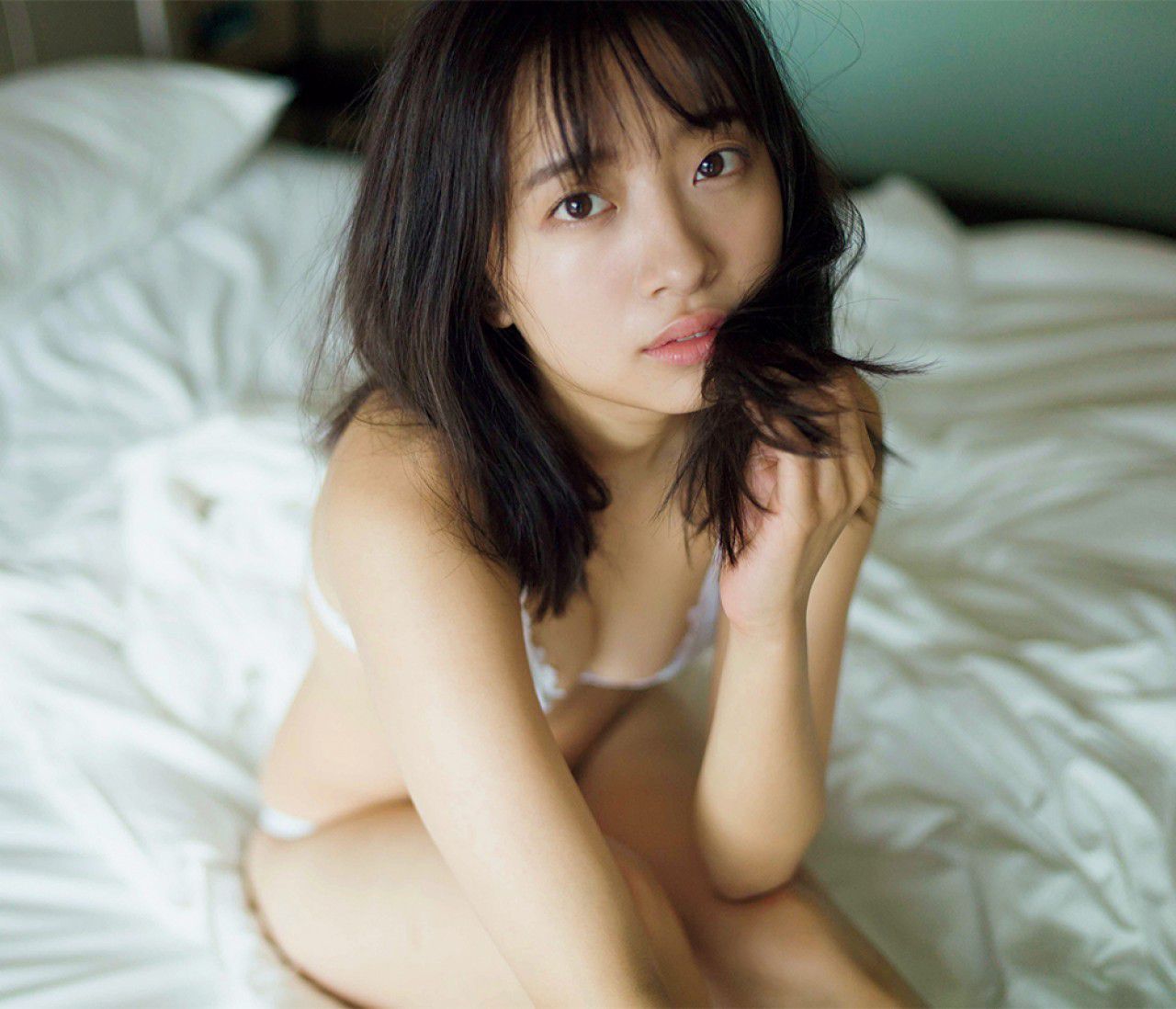 [FRIDAY] 2018.11.09 渡邉幸愛 SUPER★GiRLS 純白ランジェリーで勝負！_第1张