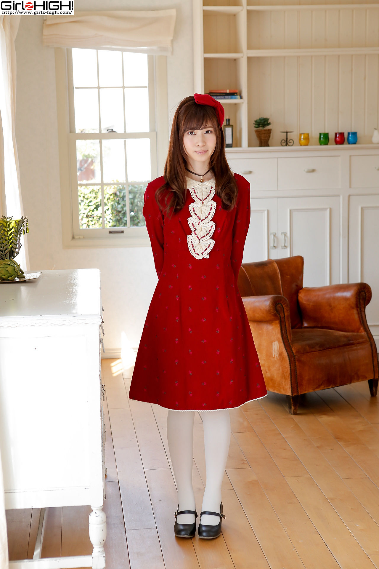 佐藤理亜《僕たち（私たち）お尻だ～いすき！》赤ワンピース [Girlz-High]_第2张