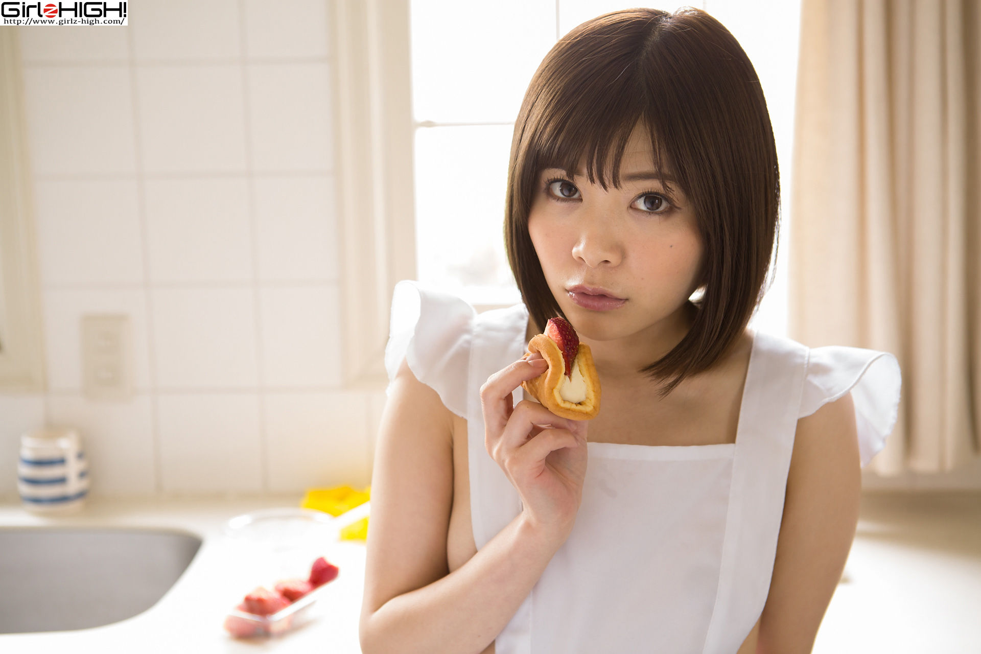 山口里菜子《僕たち（私たち）お尻だ～いすき！》裸エプロン [Girlz-High]_第1张