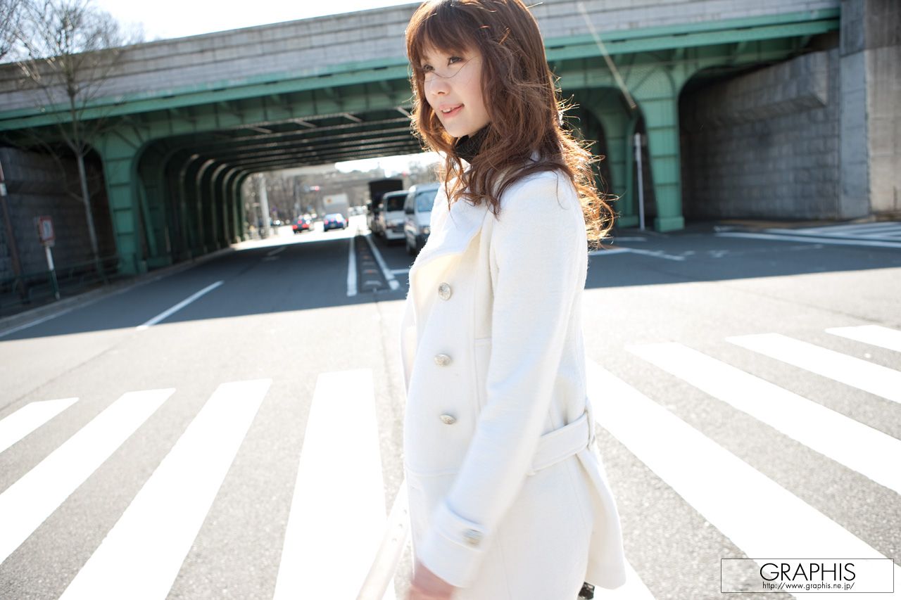 Erika Kirihara 桐原エリカ [Graphis] First Gravure 初脱ぎ娘_第1张