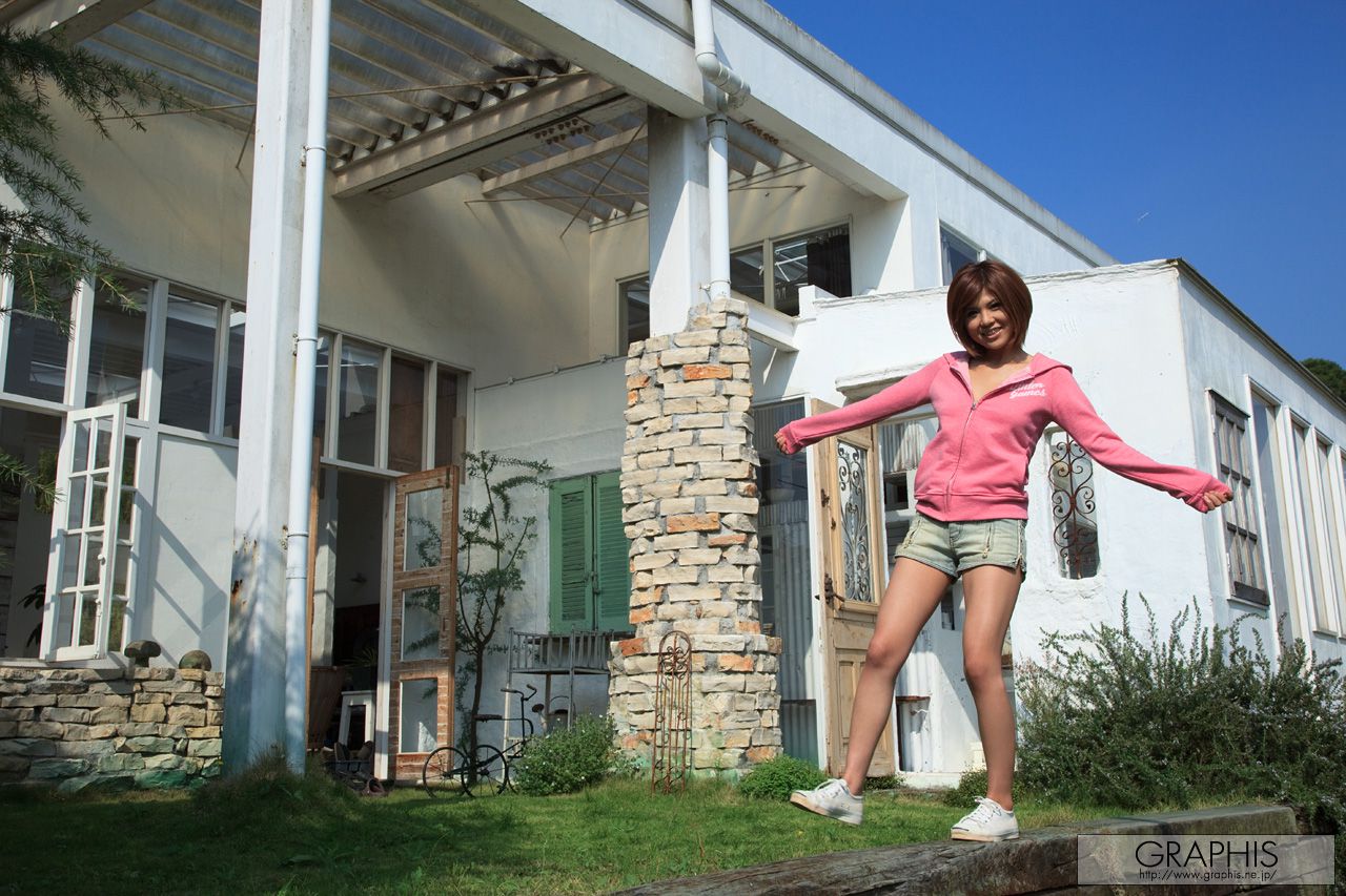 Pine Shizuku 雫パイン [Graphis] First Gravure 初脱ぎ娘_第1张