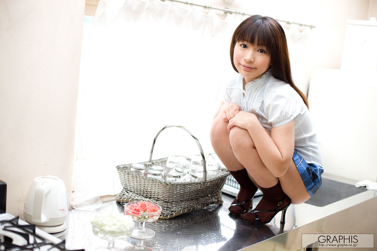 Hitomi Tsuji 辻仁美 [Graphis] First Gravure 初脱ぎ娘_第2张