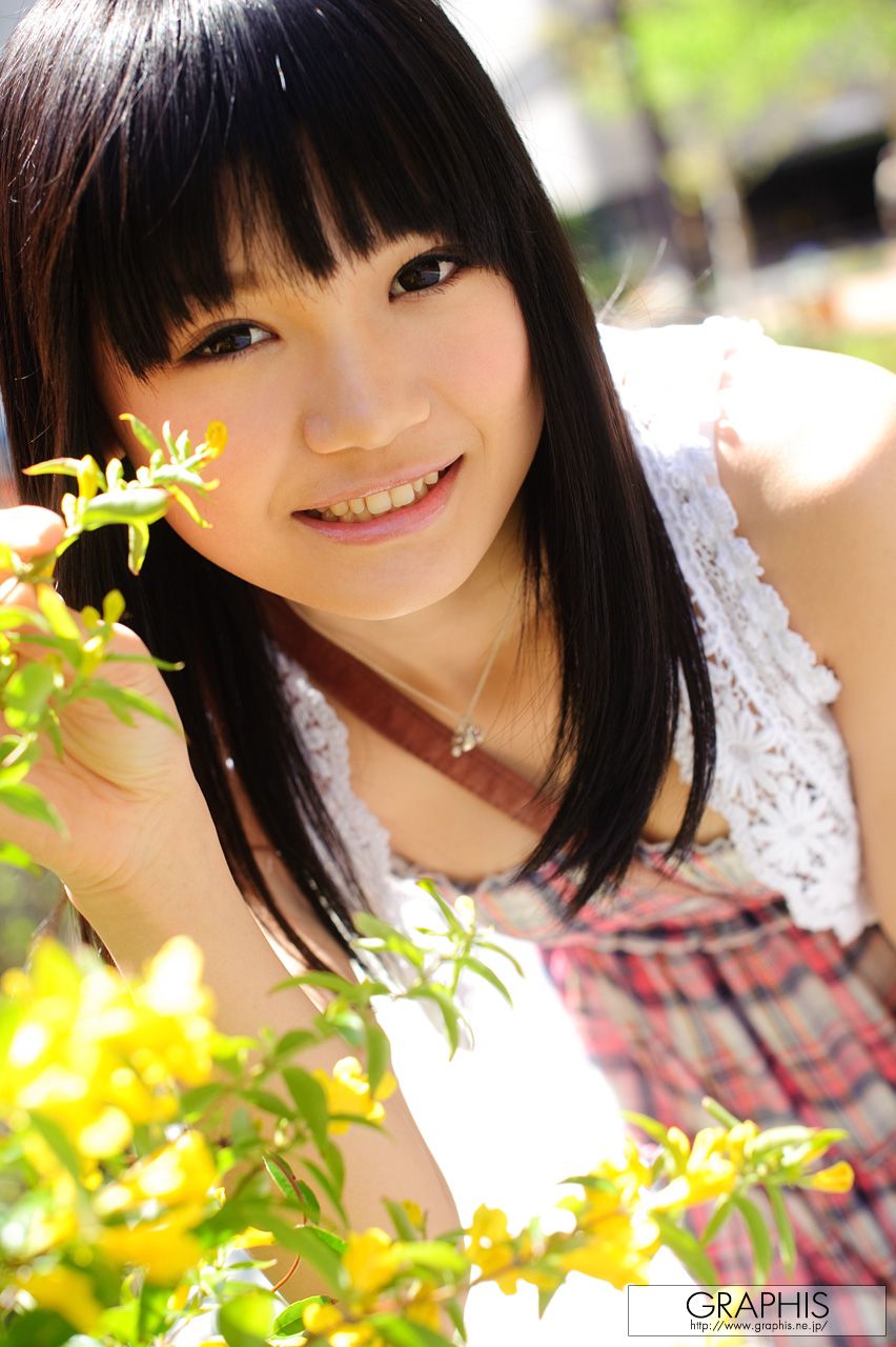 荣仓あい/荣仓爱 [Graphis] First Gravure 初脱ぎ娘_第2张