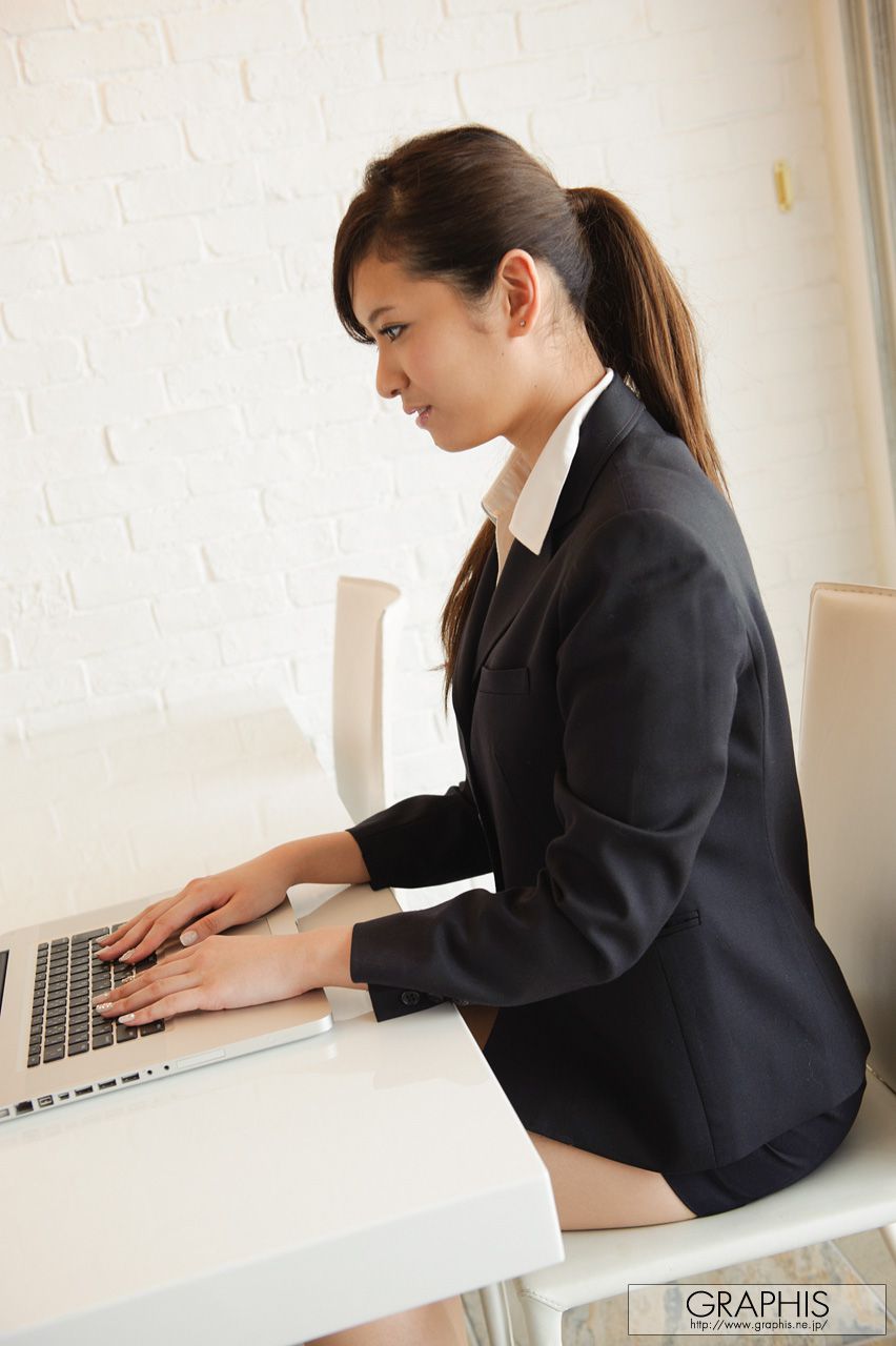 Yui Kasuga 春日由衣 [Graphis] First Gravure 初脱ぎ娘_第2张