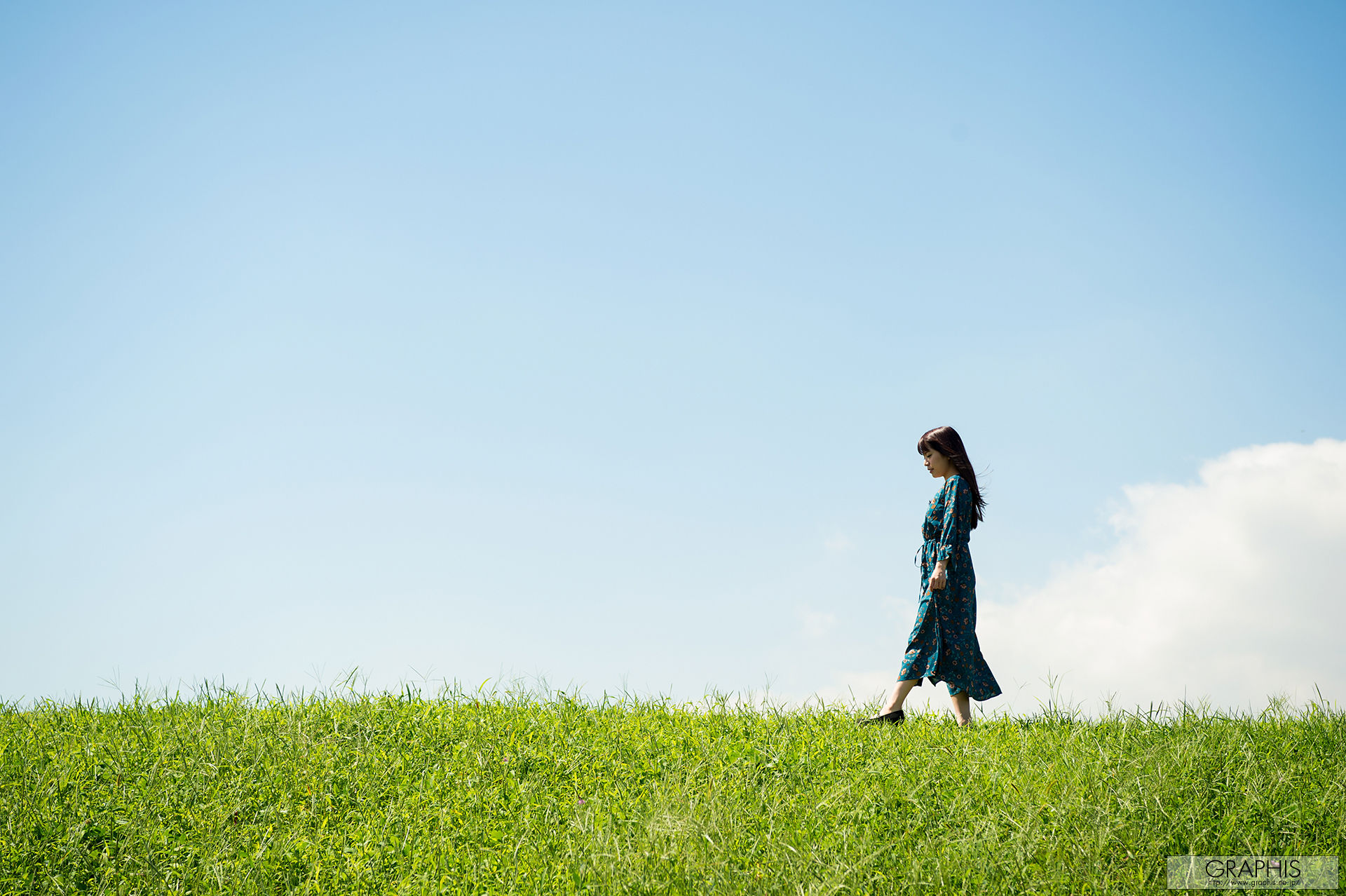 初美りん/初美铃《Look at me!》 [Graphis] Gals_第1张