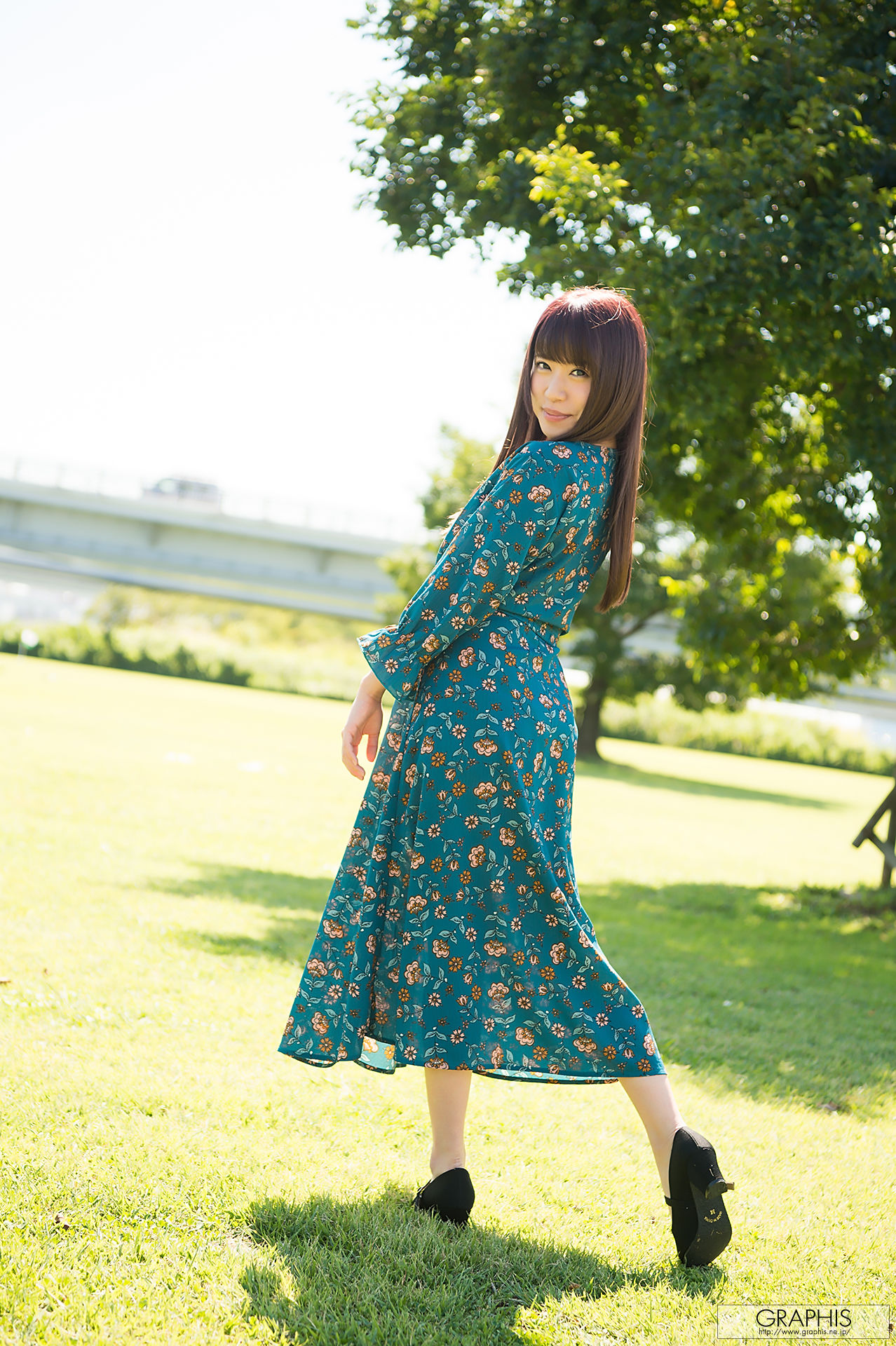 初美りん/初美铃《Look at me!》 [Graphis] Gals_第2张