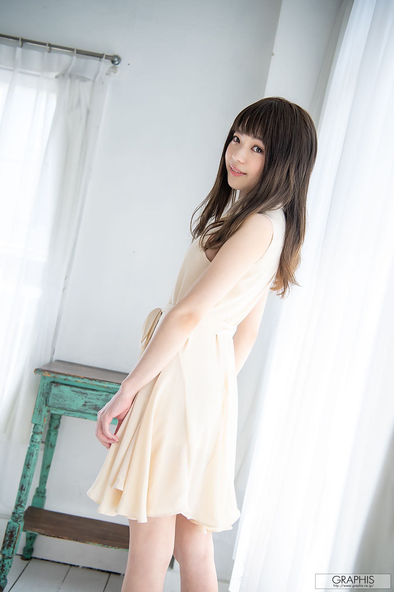 [Graphis] First Gravure 初脱ぎ娘 No.169 Izuna Maki 槙いずな_第2张