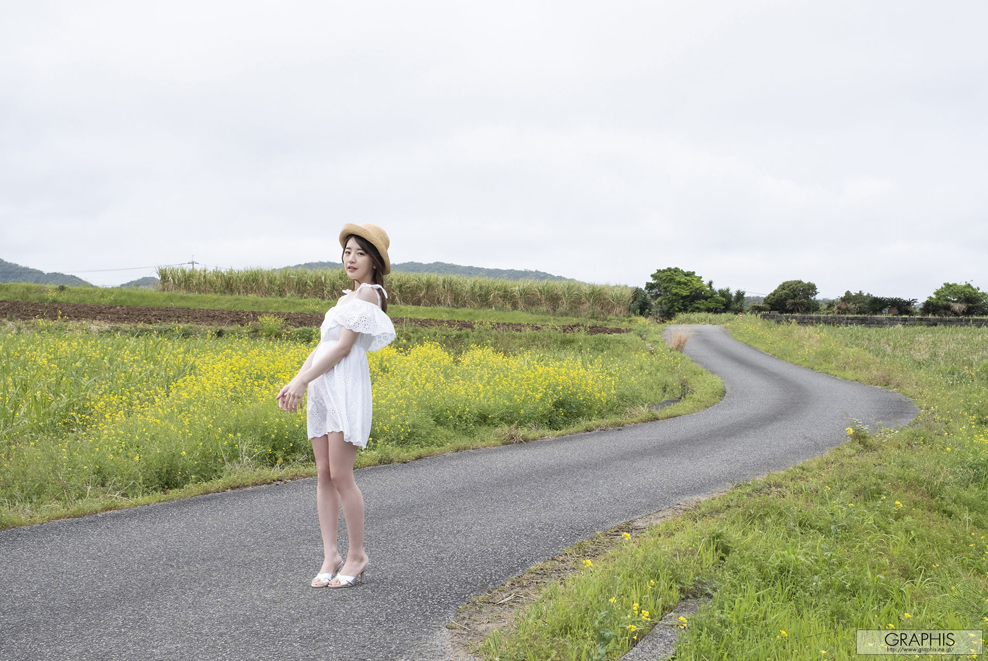 [Graphis Gals] NO.554 Mirei Uno 宇野みれい Curvaceous!_第1张