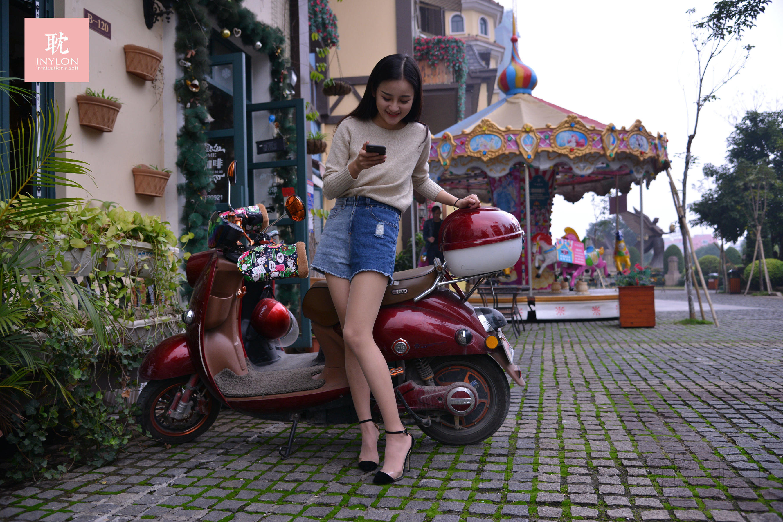 [IESS普惠集] 101 模特诗琪 《路遇手机上瘾小姐姐》_第1张