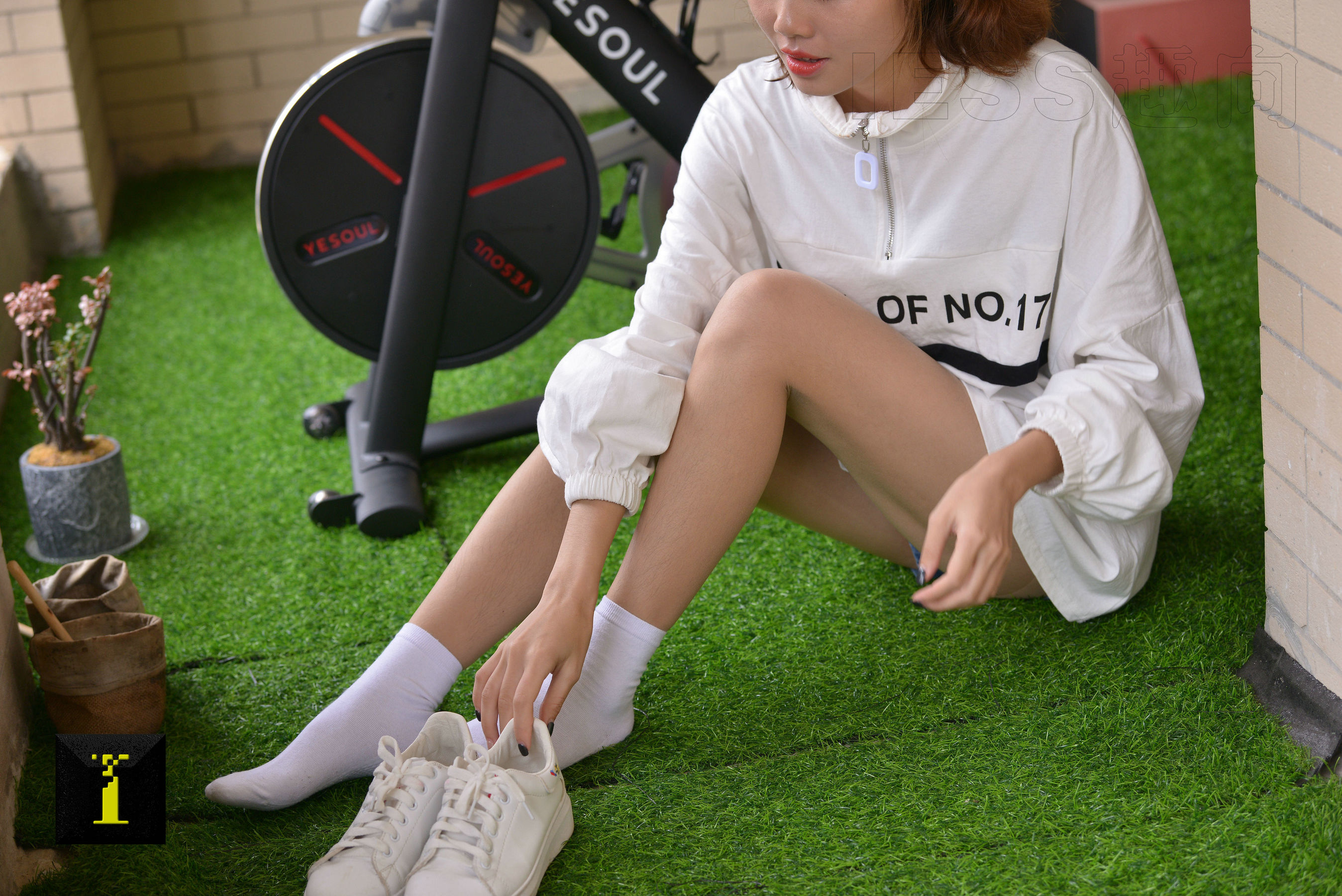 [IESS普惠集] 125 模特茜 《浓密的脚毛》_第1张