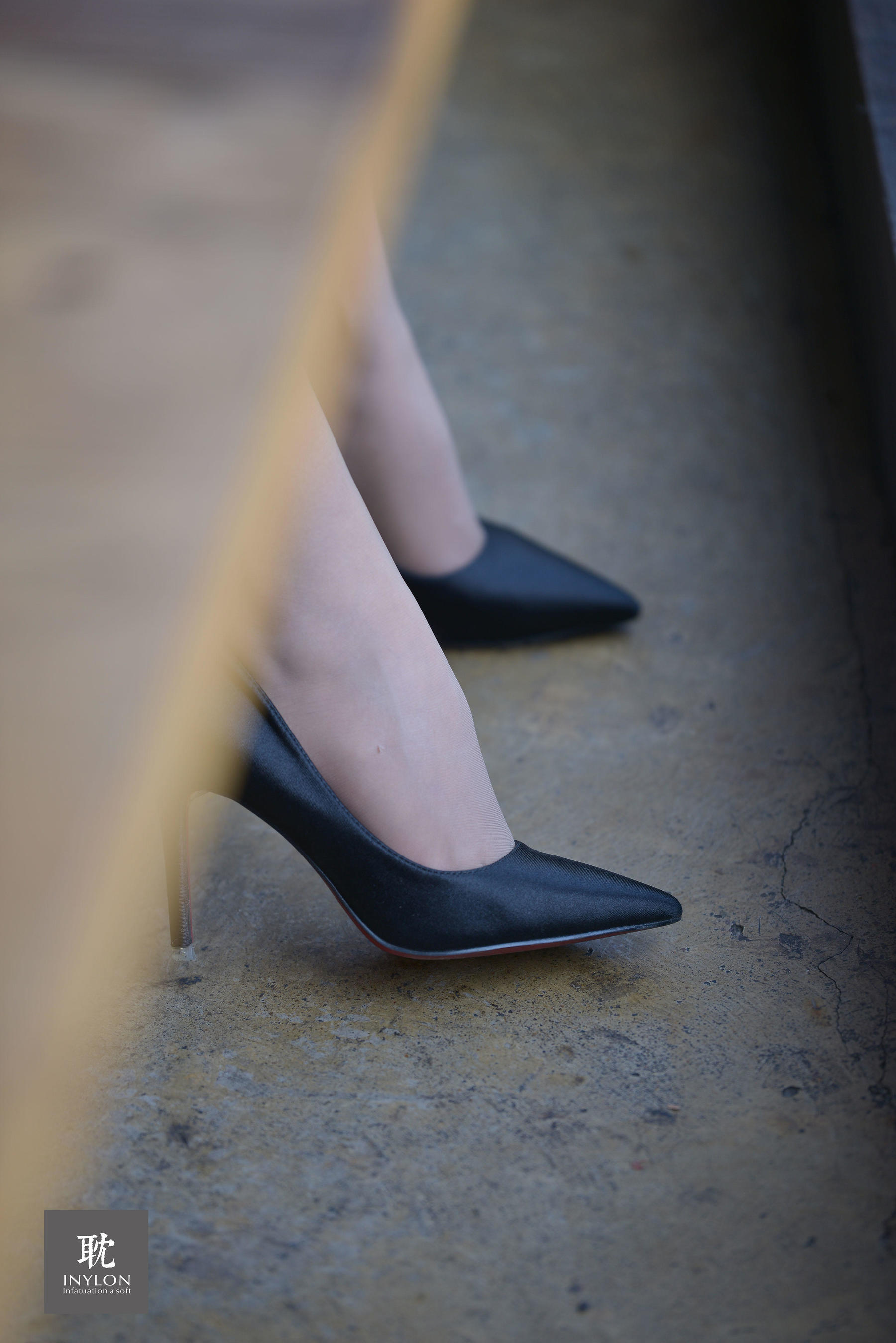 [IESS普惠集] 238 模特阿离 《窗边反复斟酌的34码小脚》_第4张