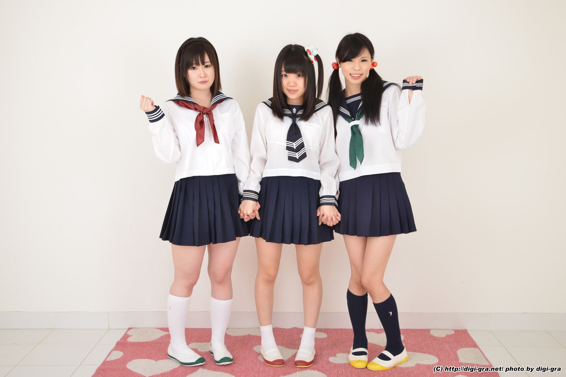 夏乃ひまわり+ 一乃瀬るりあ+瀬戸愛莉 tsu∞na∞gu Set02 [LovePop]_第1张