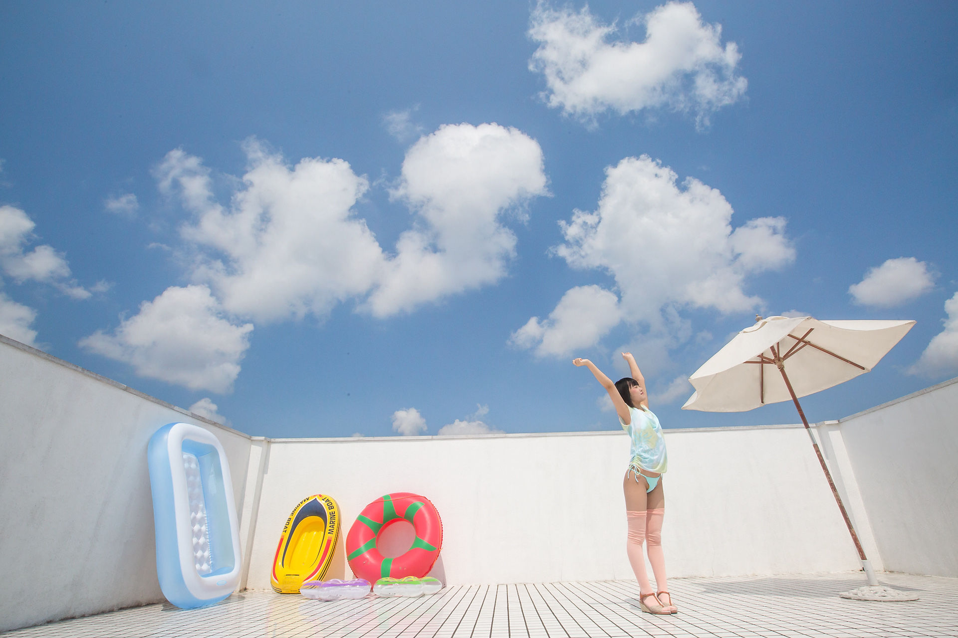 香月りお《阳光下的小萝莉》 [Minisuka.tv]_第1张