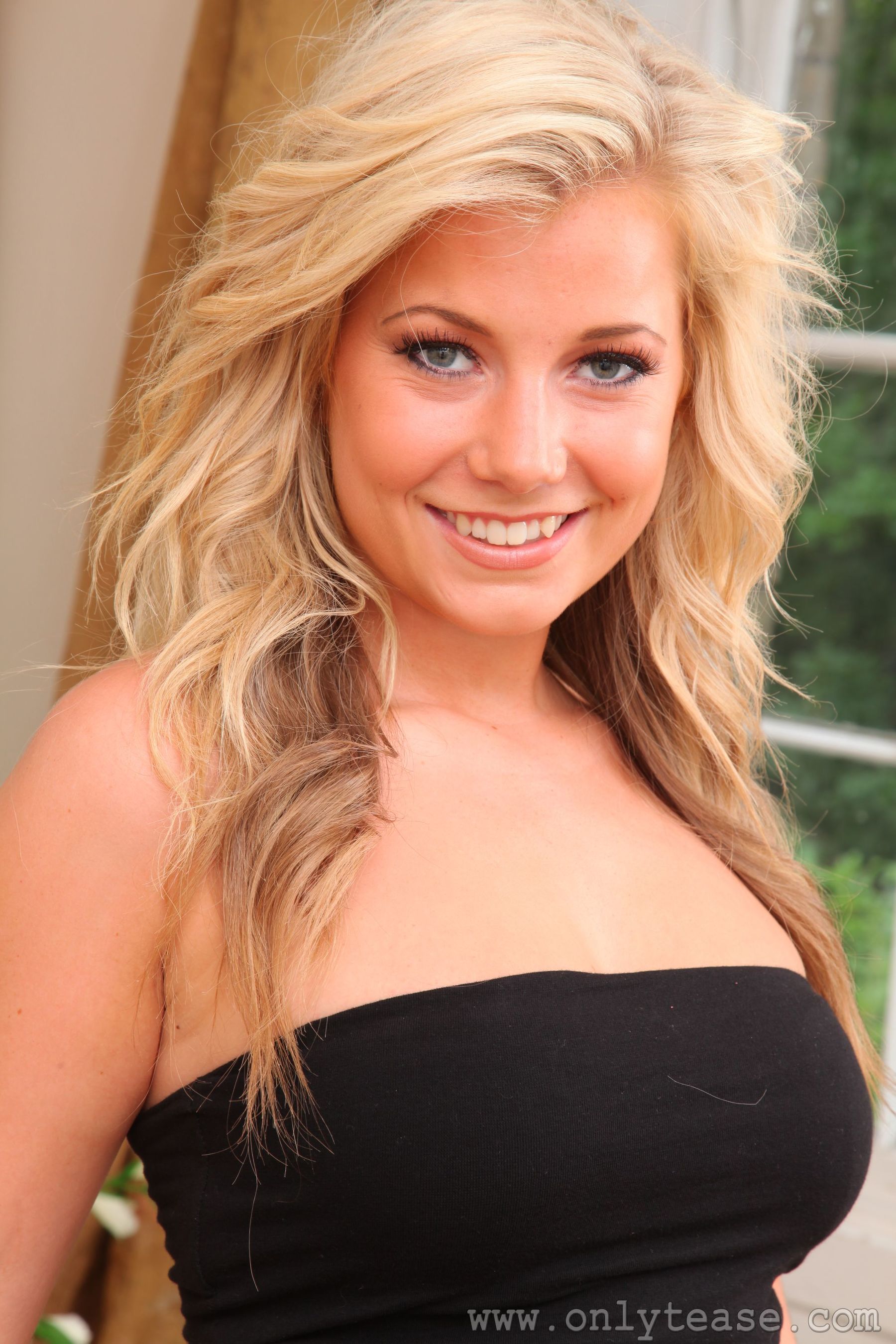 [OnlyTease] Kaylee《黑丝金发女郎》_第3张