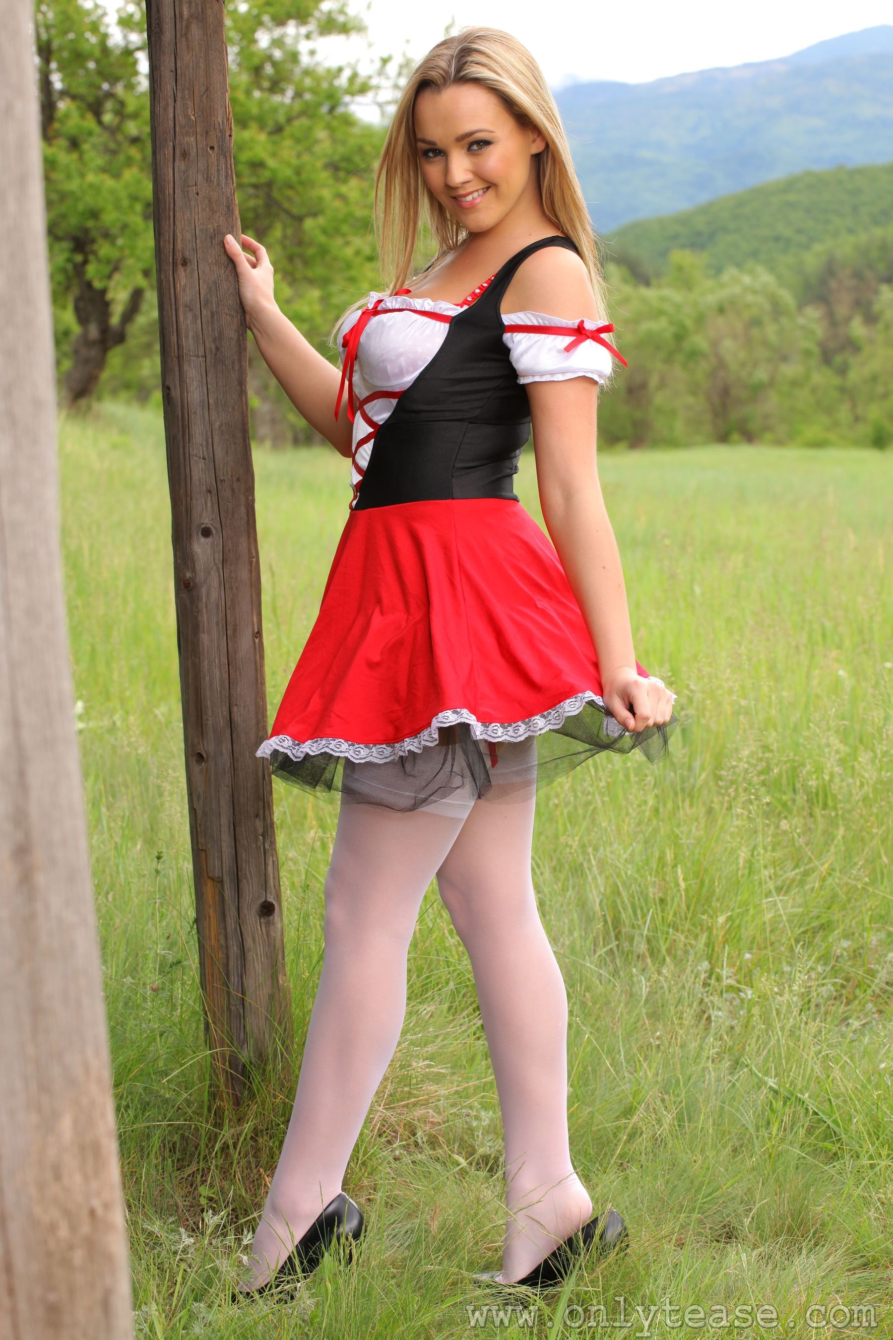 [OnlyTease] Jodie Gasson《外拍极品金发白丝妹子》_第3张