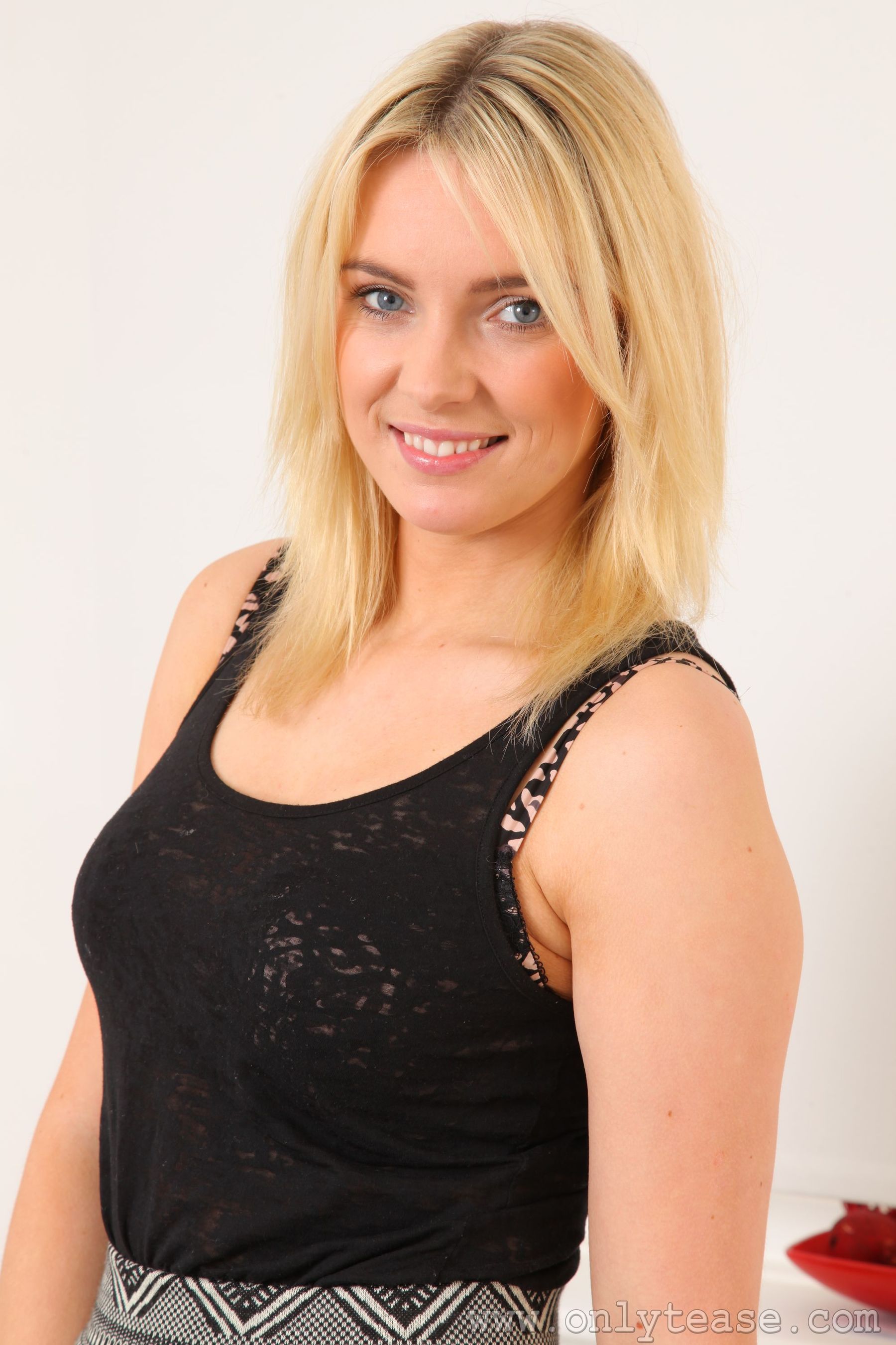 Stacey M《套裙+黑丝高跟》 [OnlyTease]_第5张