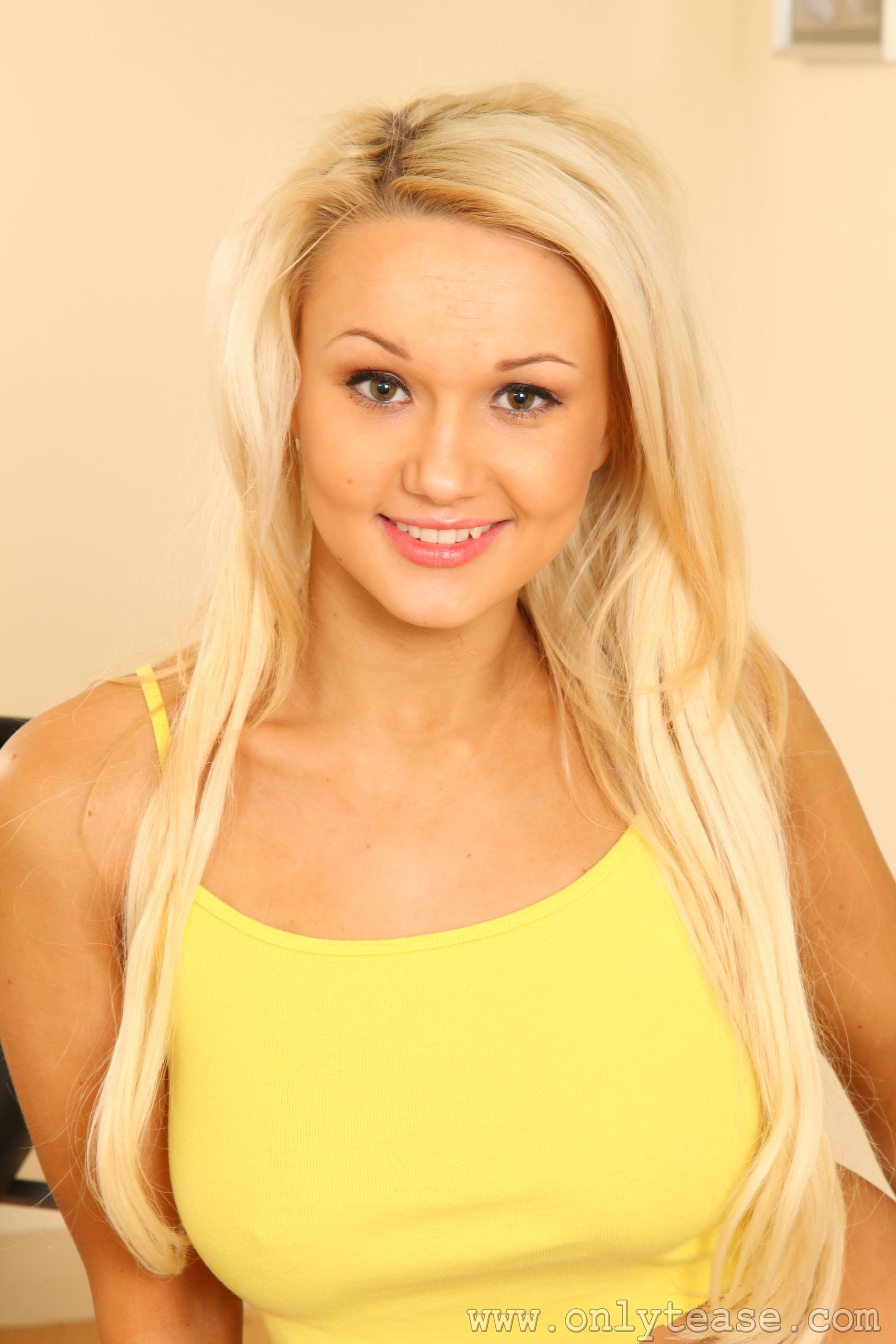 Rio《健身房里的丰乳肥臀》 [OnlyTease]_第3张