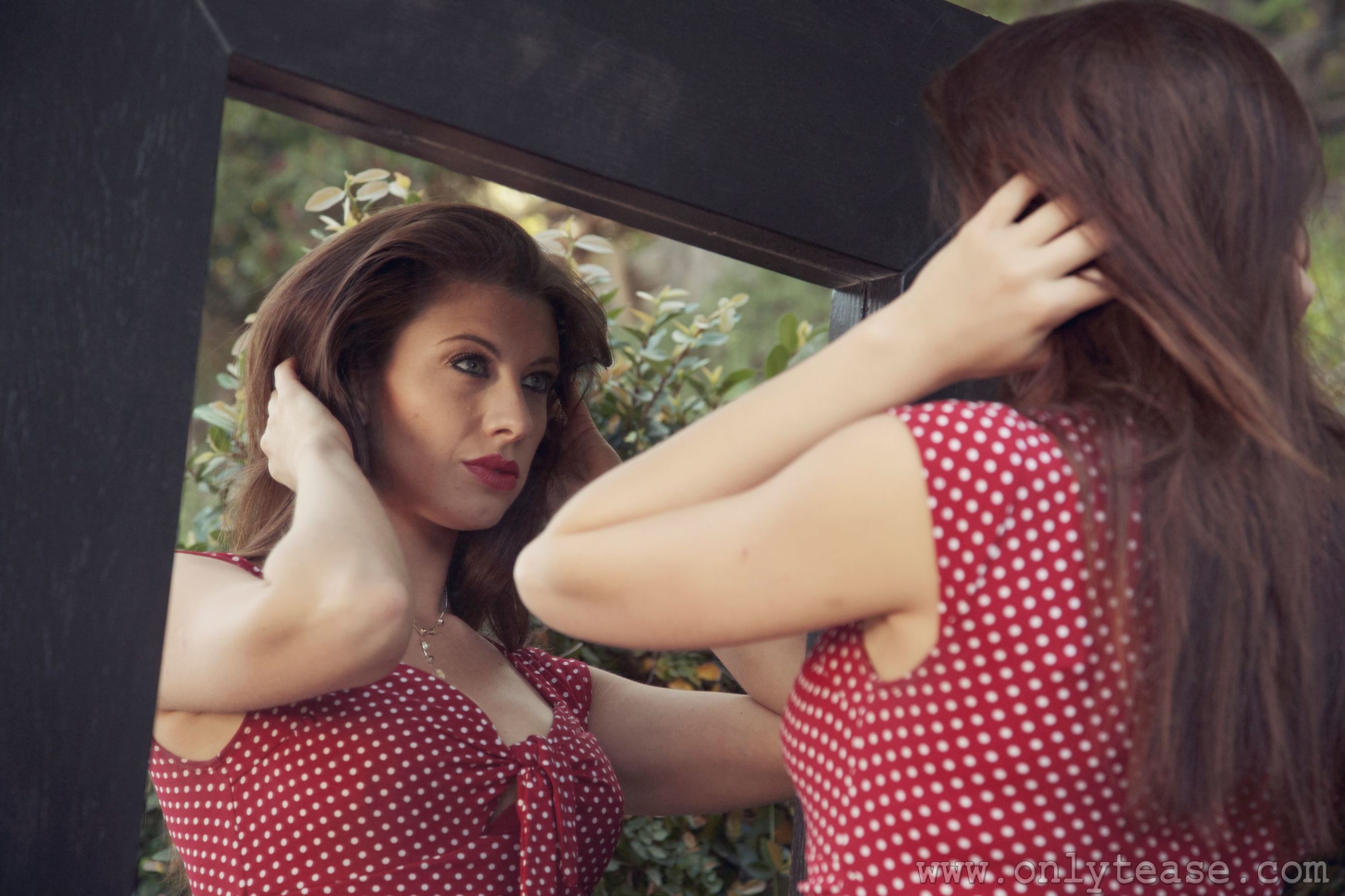 Maria E《镜子里的连衣裙女郎》 [OnlyTease]_第1张